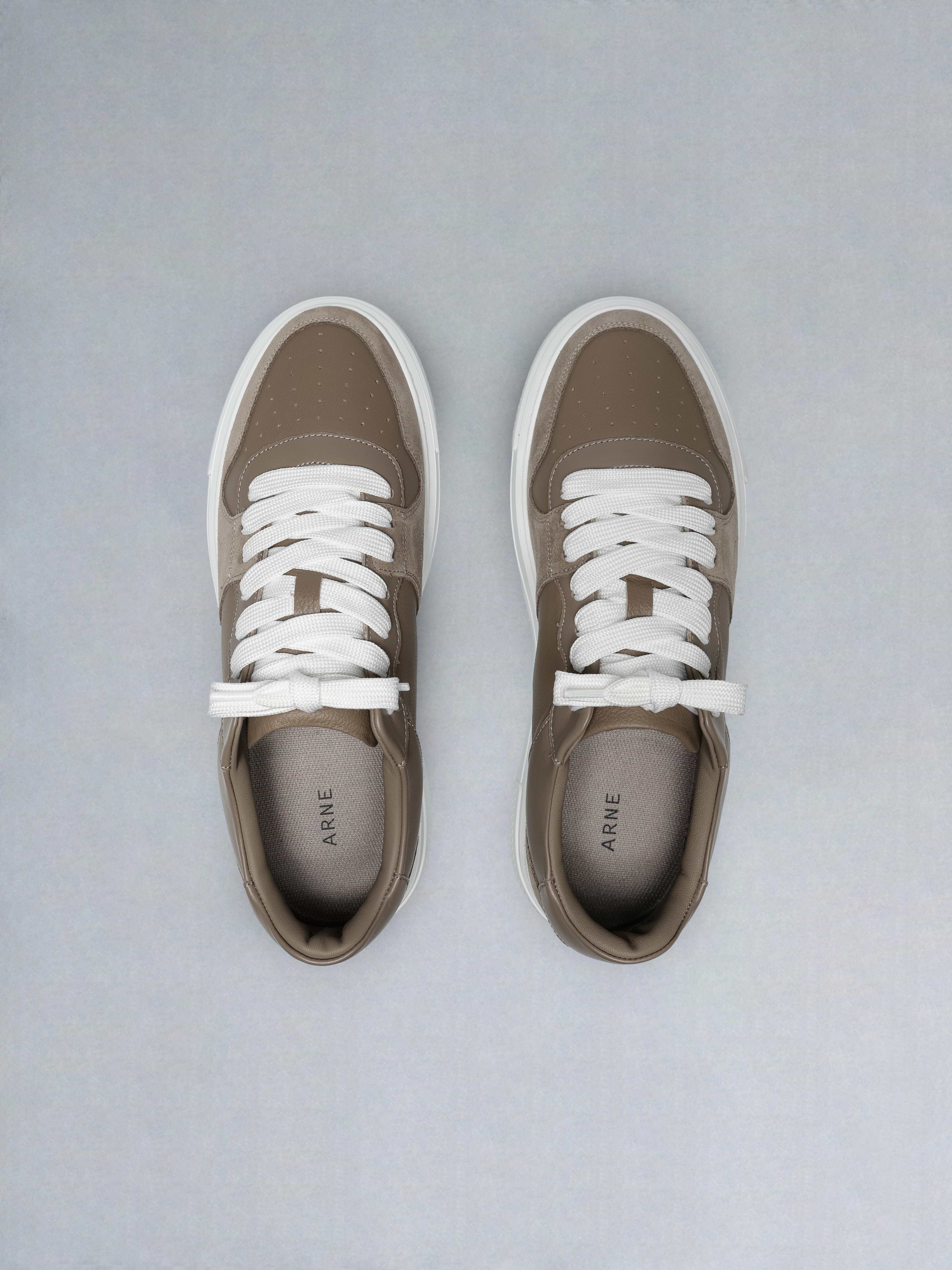 Court Trainer in Taupe White