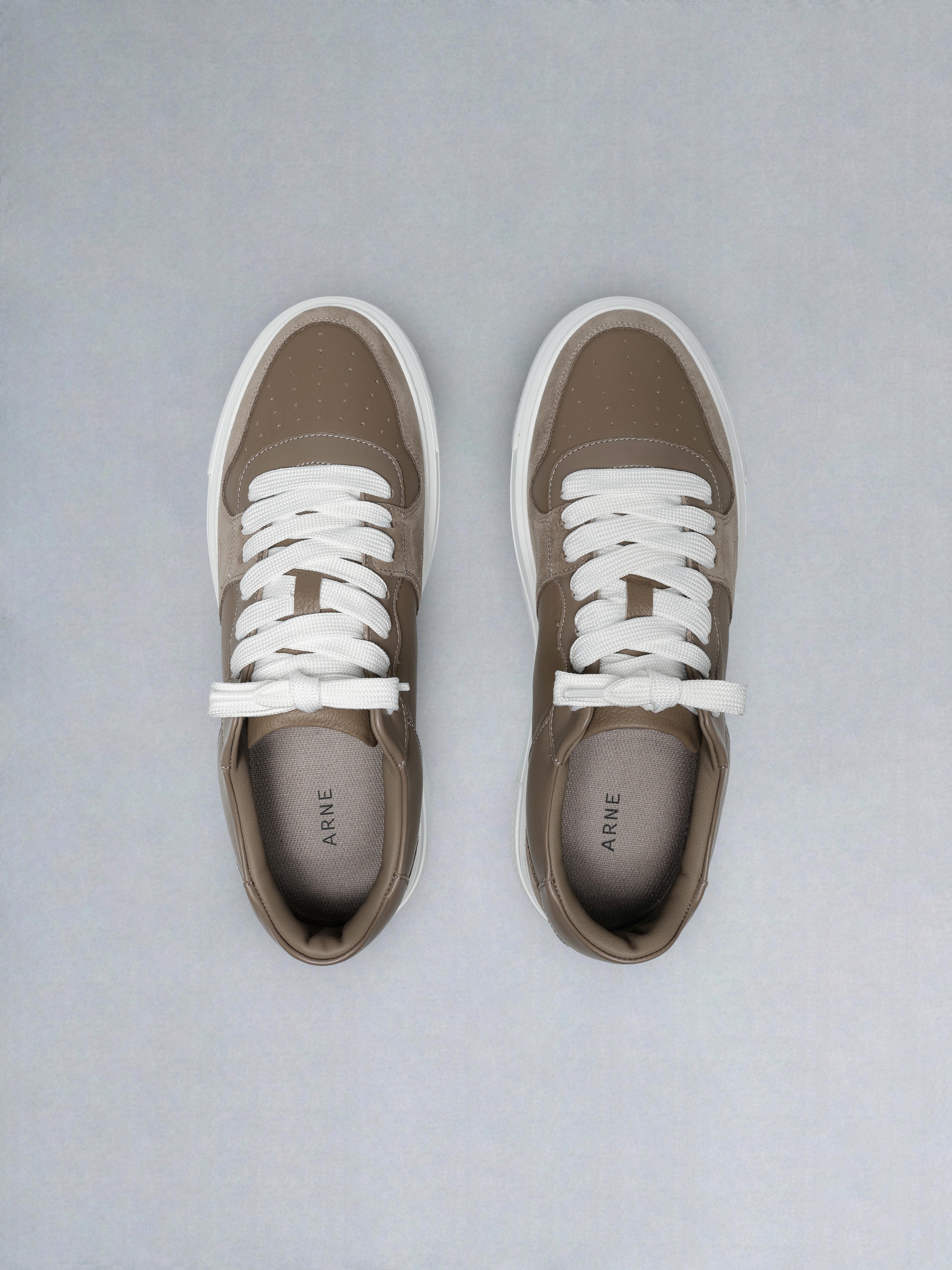 Court Trainer in Taupe White