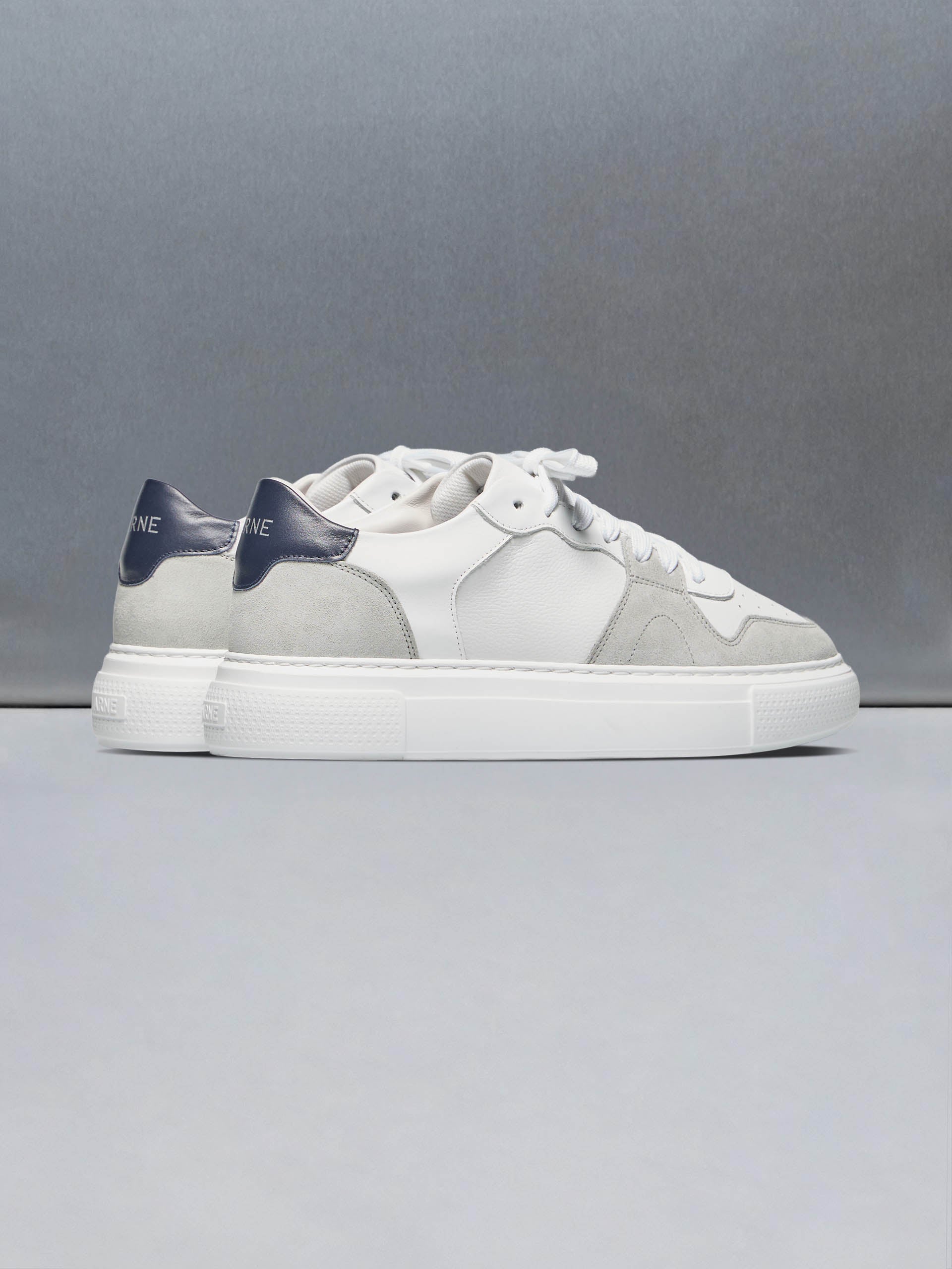 Court Trainer in White Grey