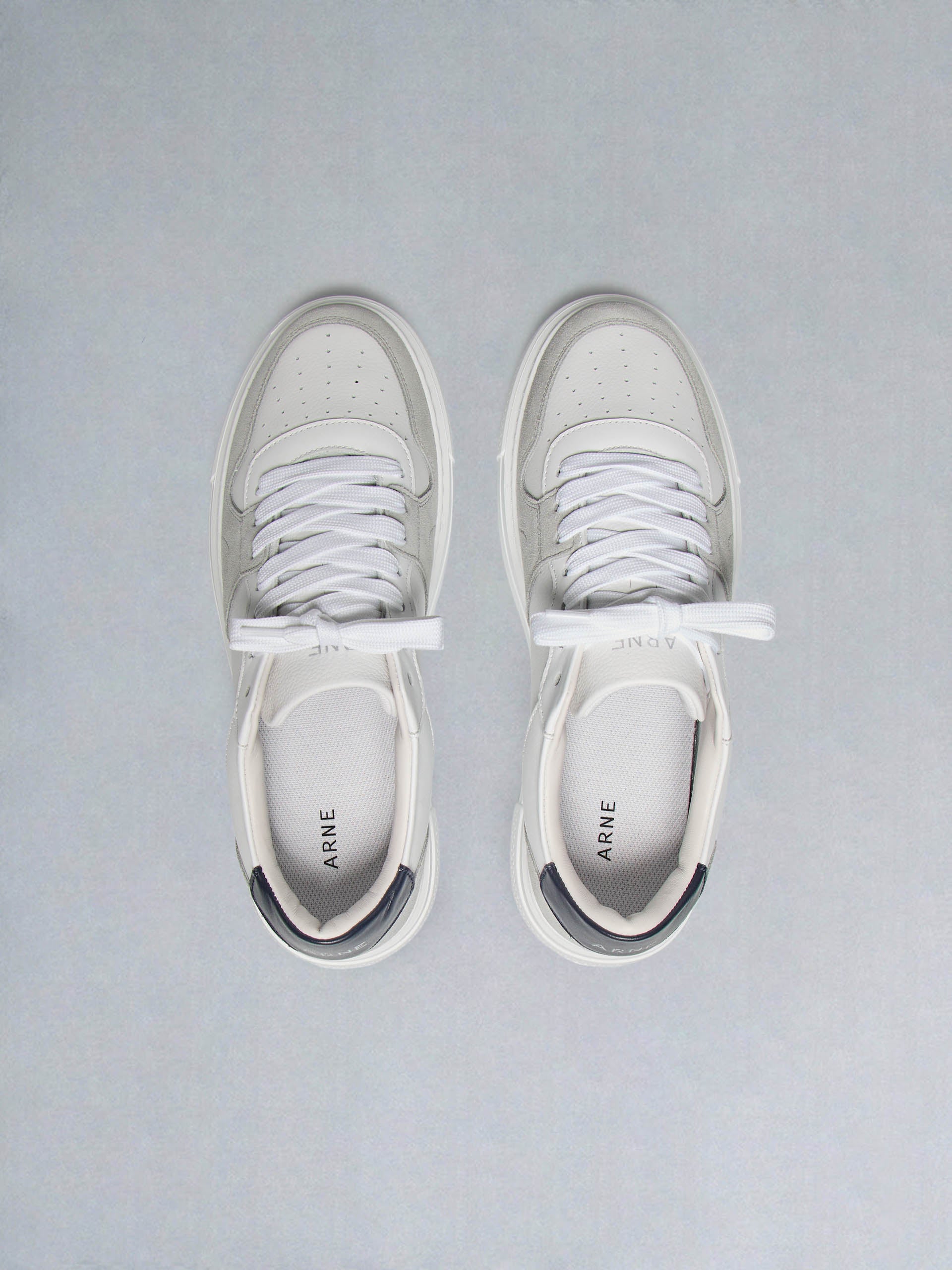 Court Trainer in White Grey