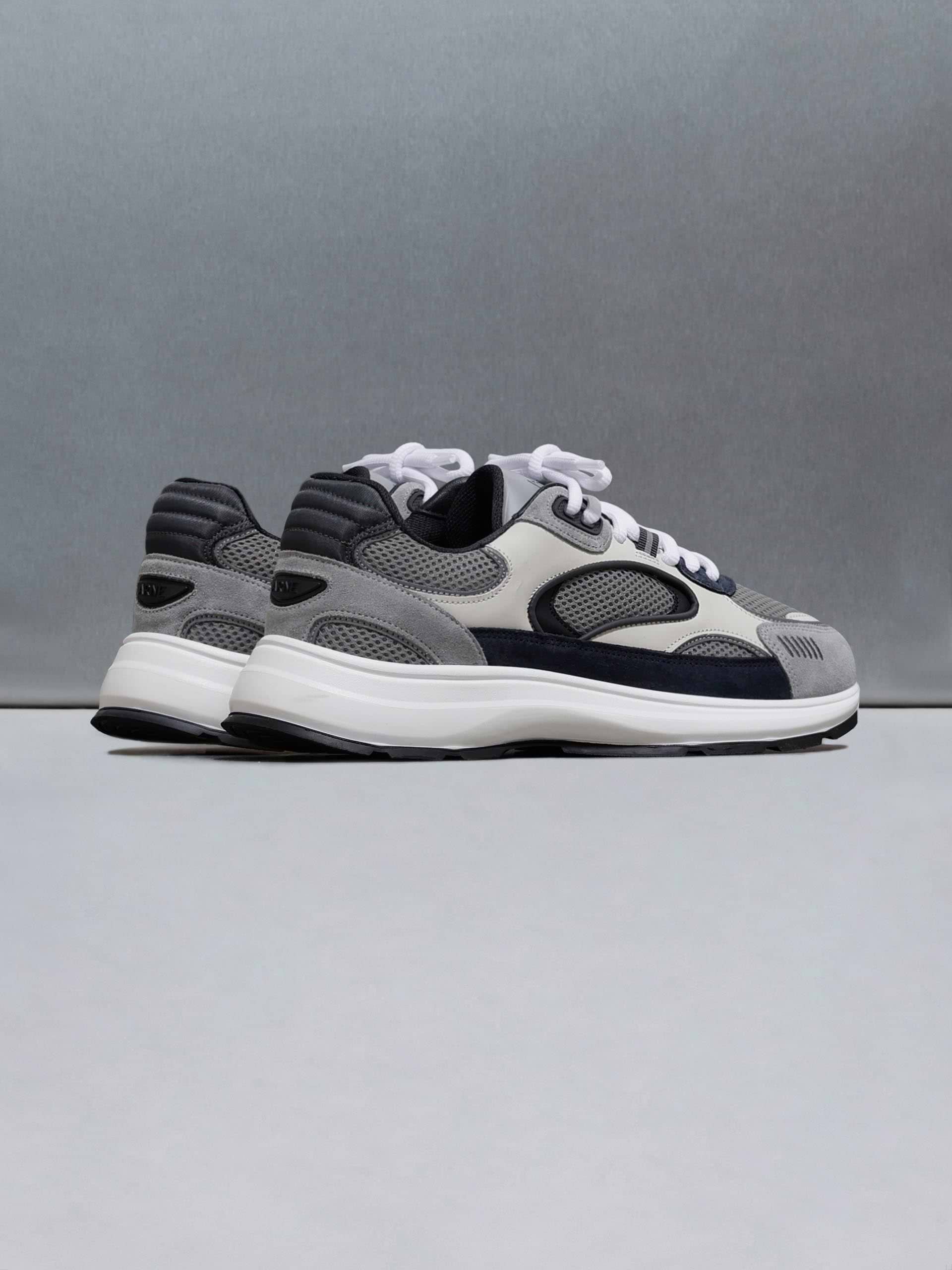 Circuit Trainer in Desert Grey