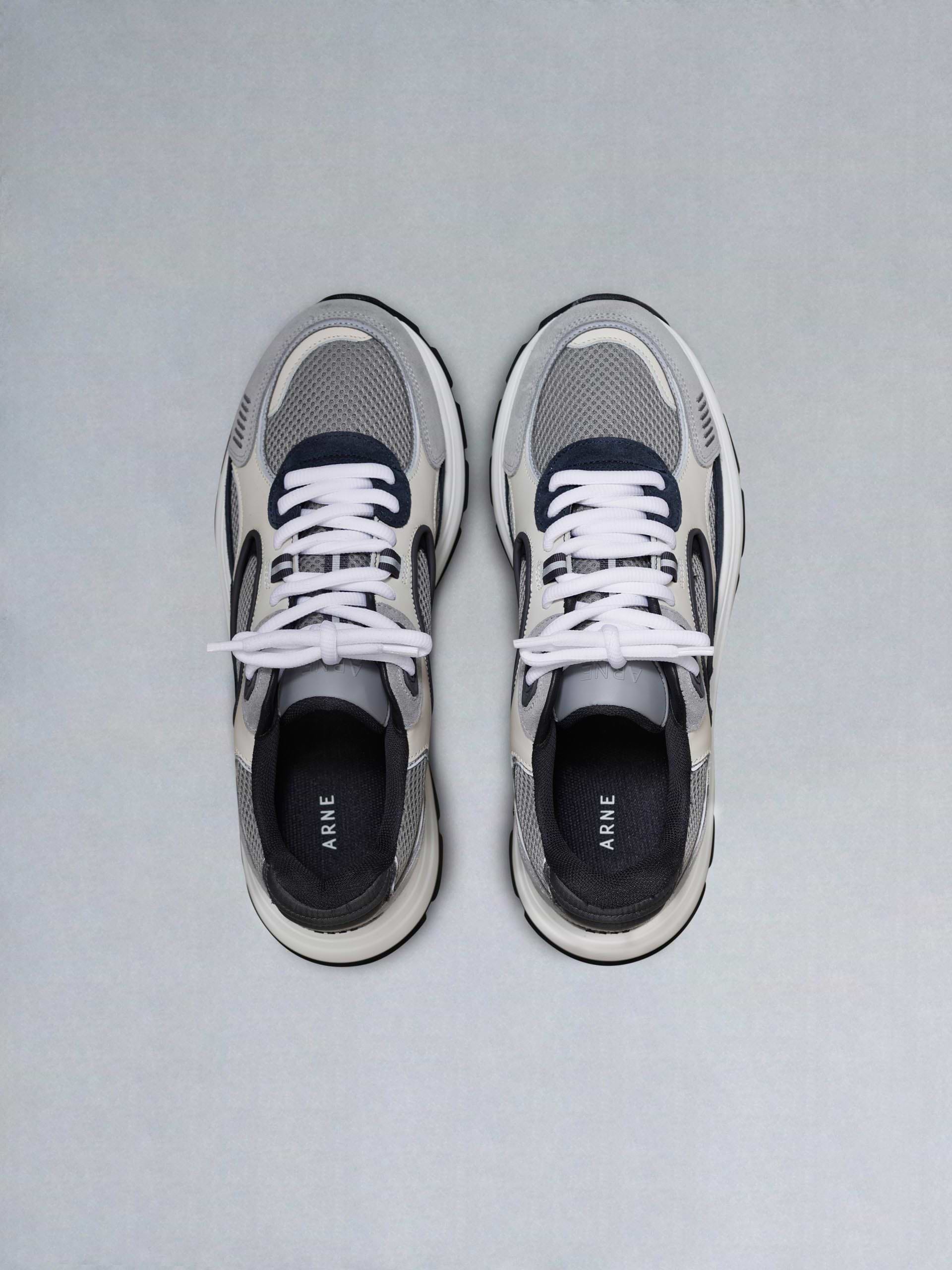 Circuit Trainer in Desert Grey
