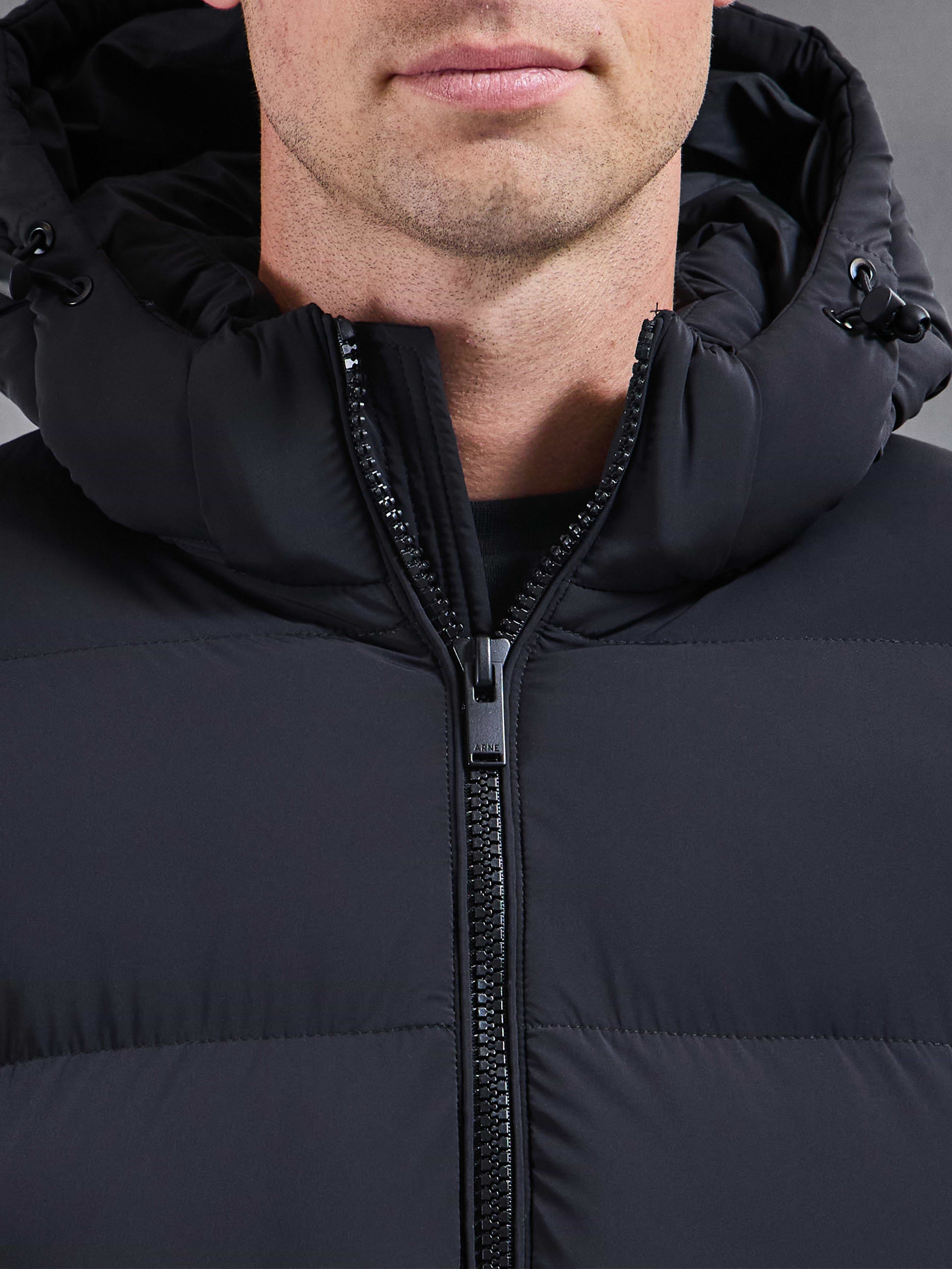 Essential Puffer Jacket in Black