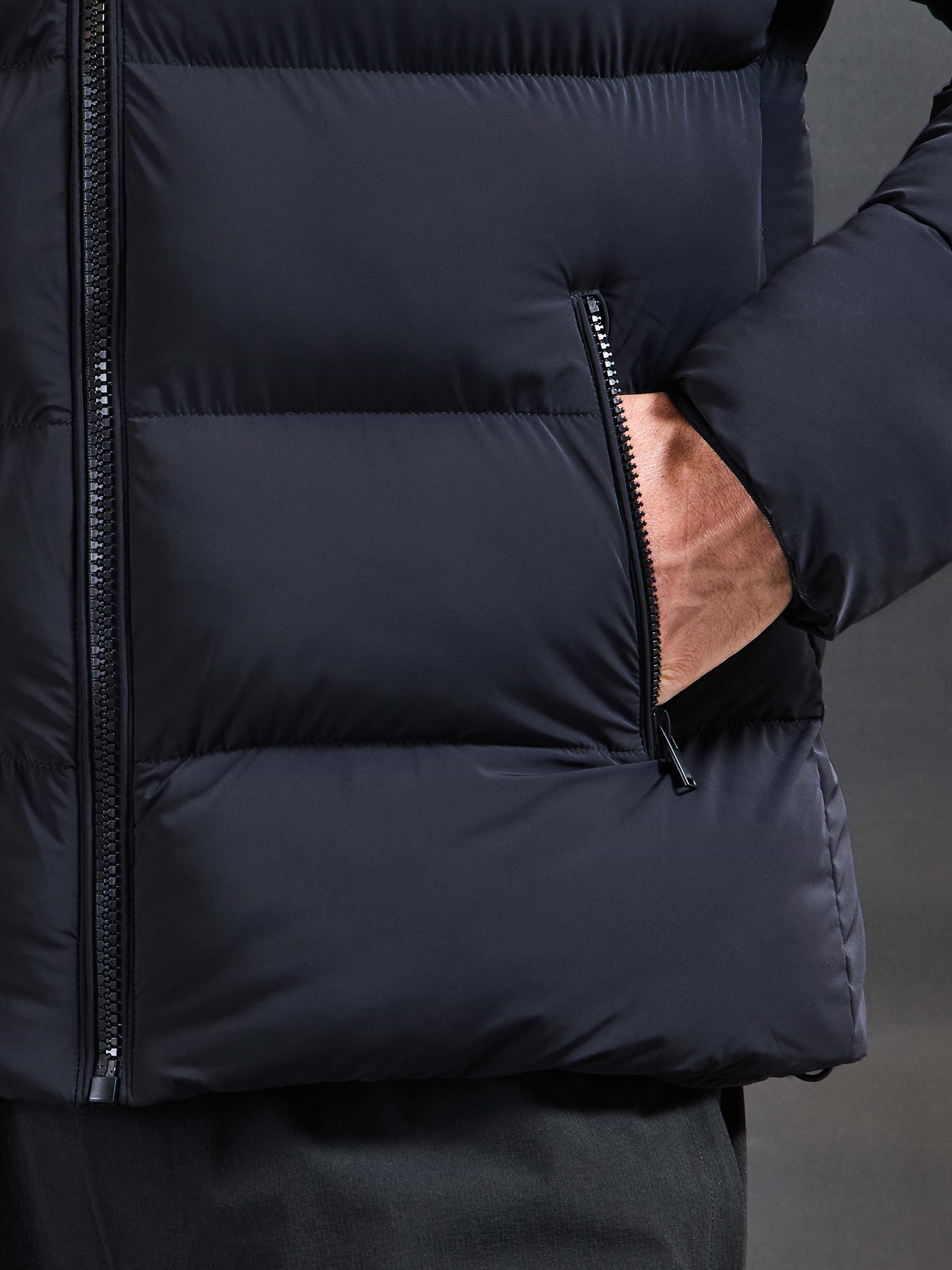 Essential Puffer Jacket in Black