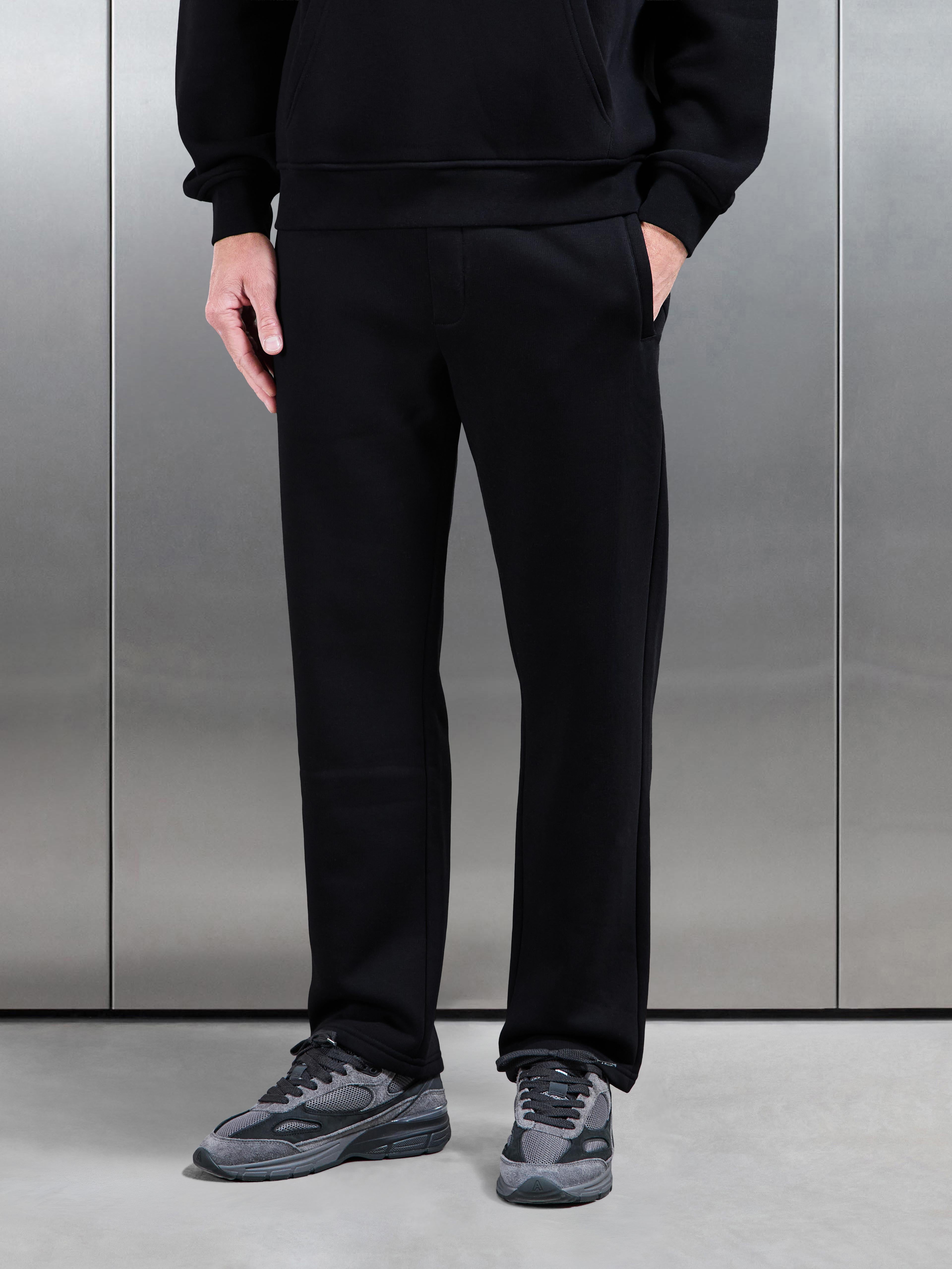 Essential Straight Leg Jogger in Black