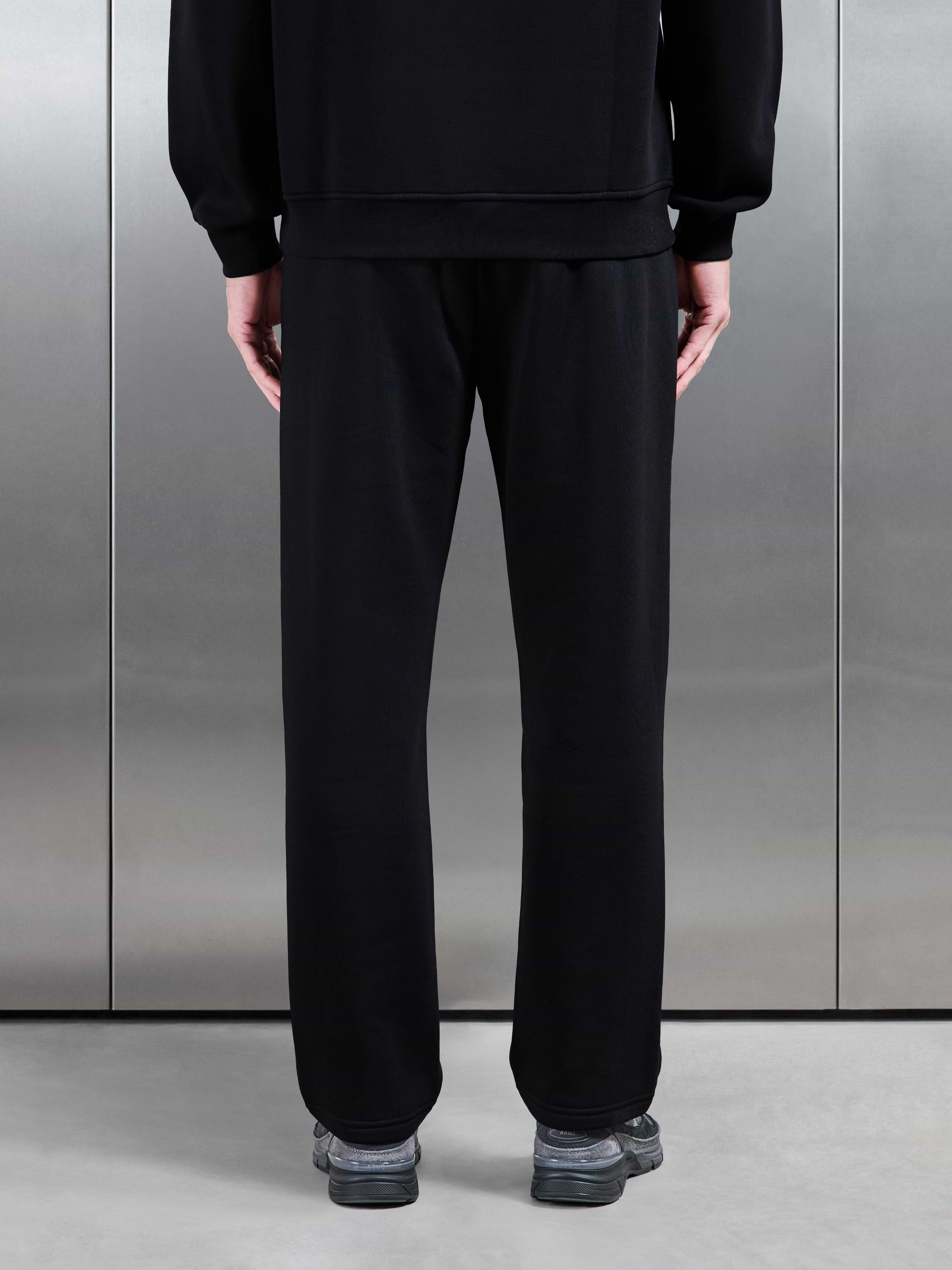 Essential Straight Leg Jogger in Black