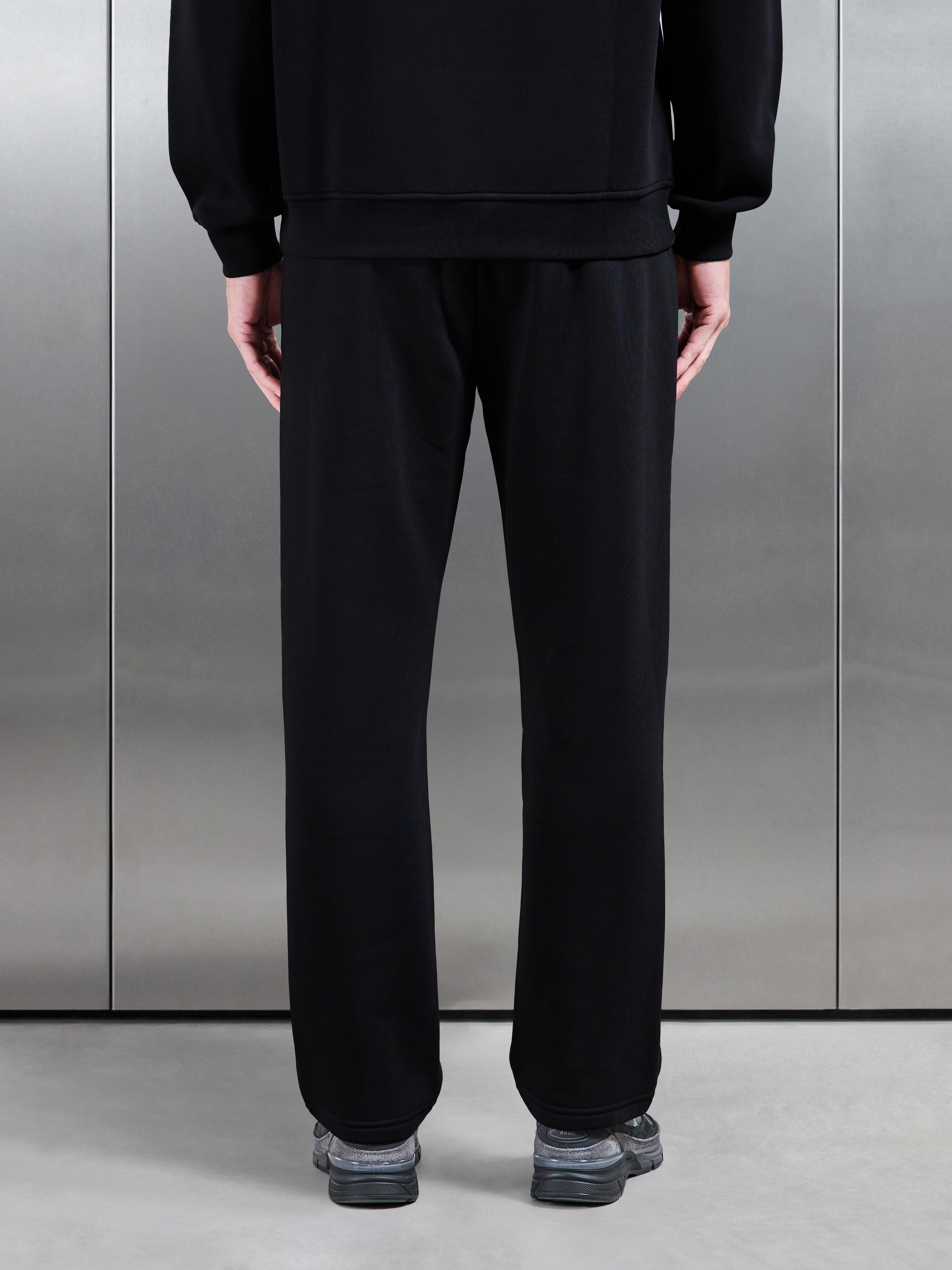 Essential Straight Leg Jogger in Black