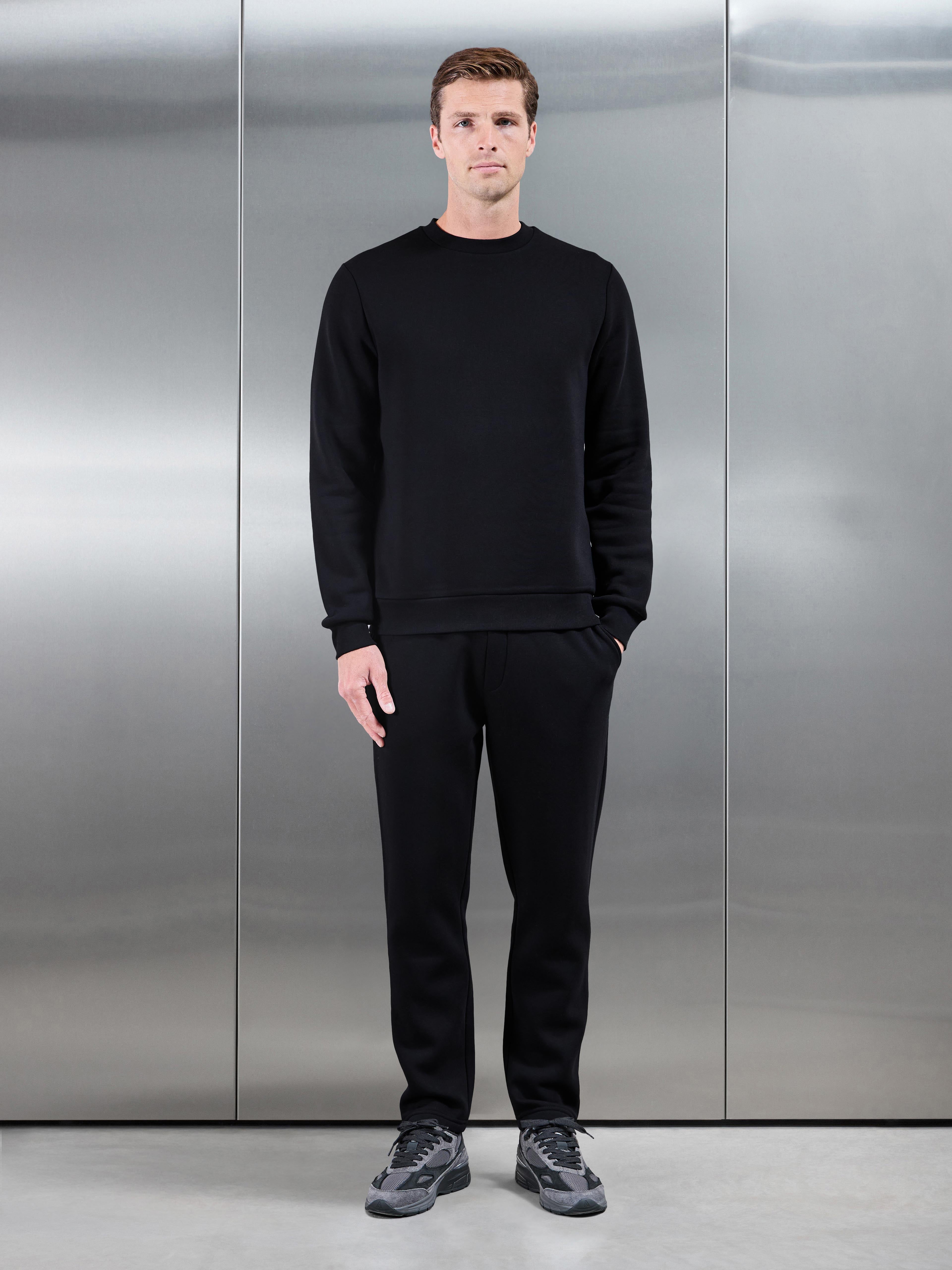 Essential Sweatshirt in Black