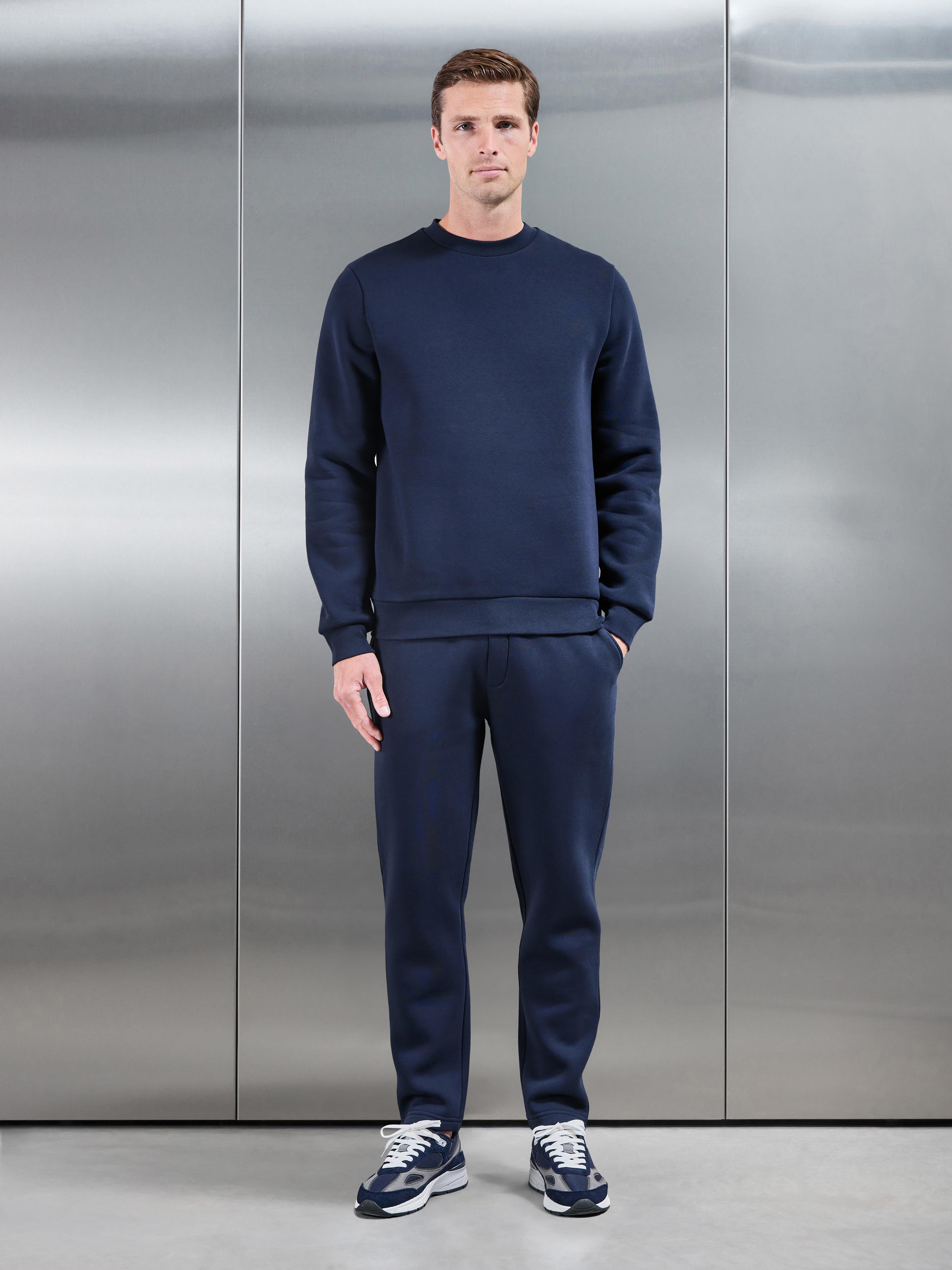 Essential Sweatshirt in Navy