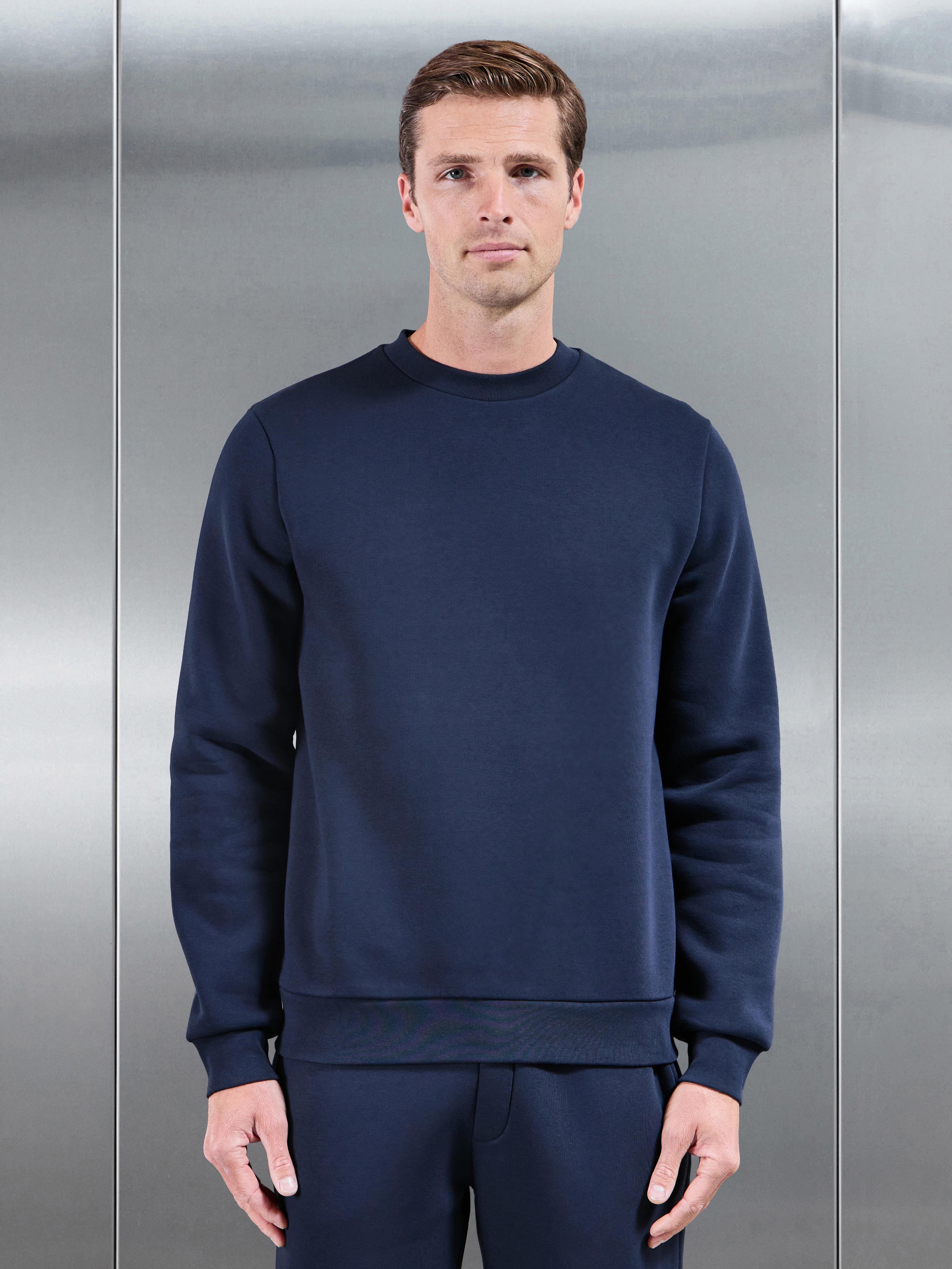Essential Sweatshirt in Navy