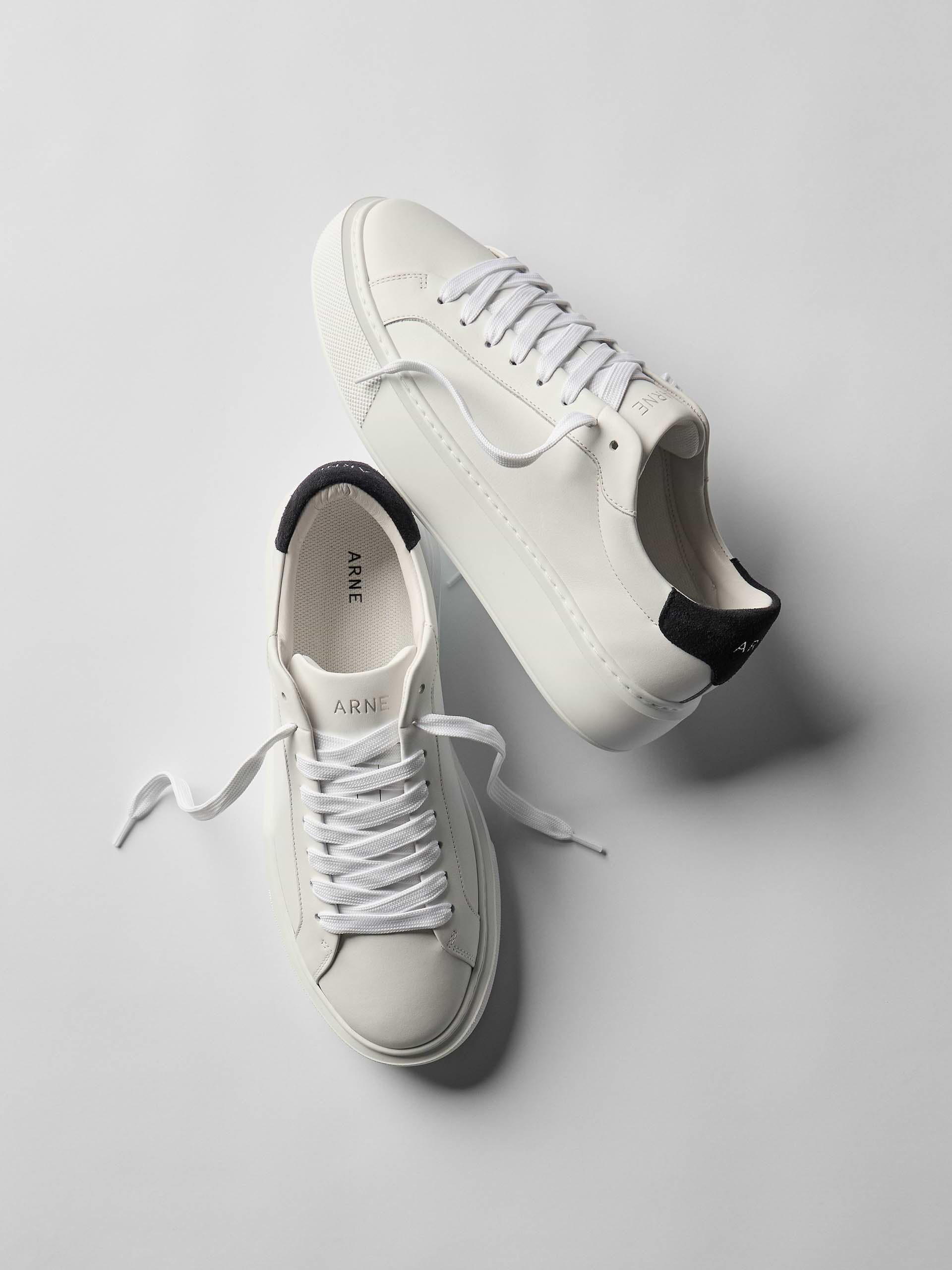 Essential Leather Trainer in White Navy