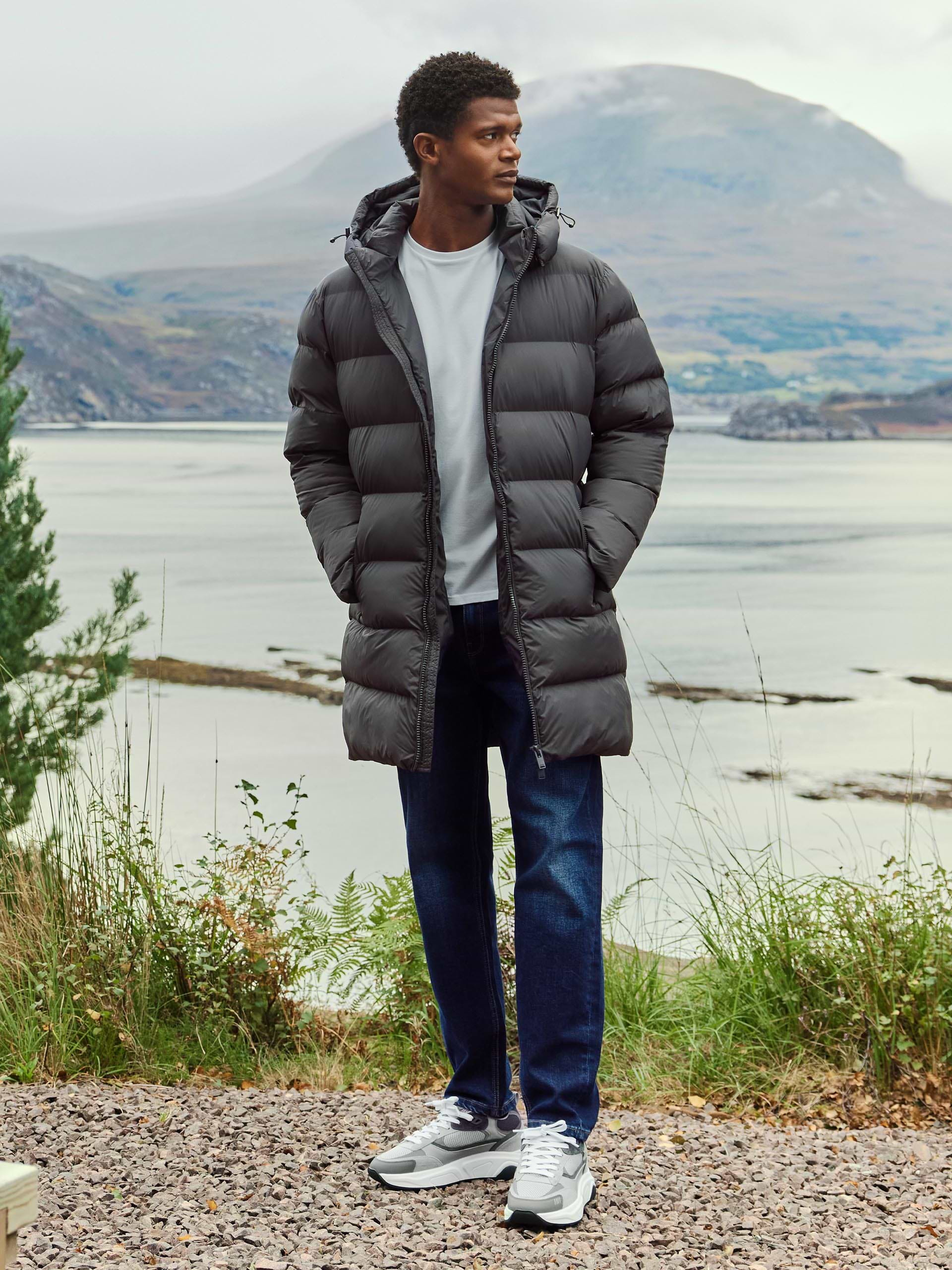 Straight Leg Denim Jeans in Dark Wash