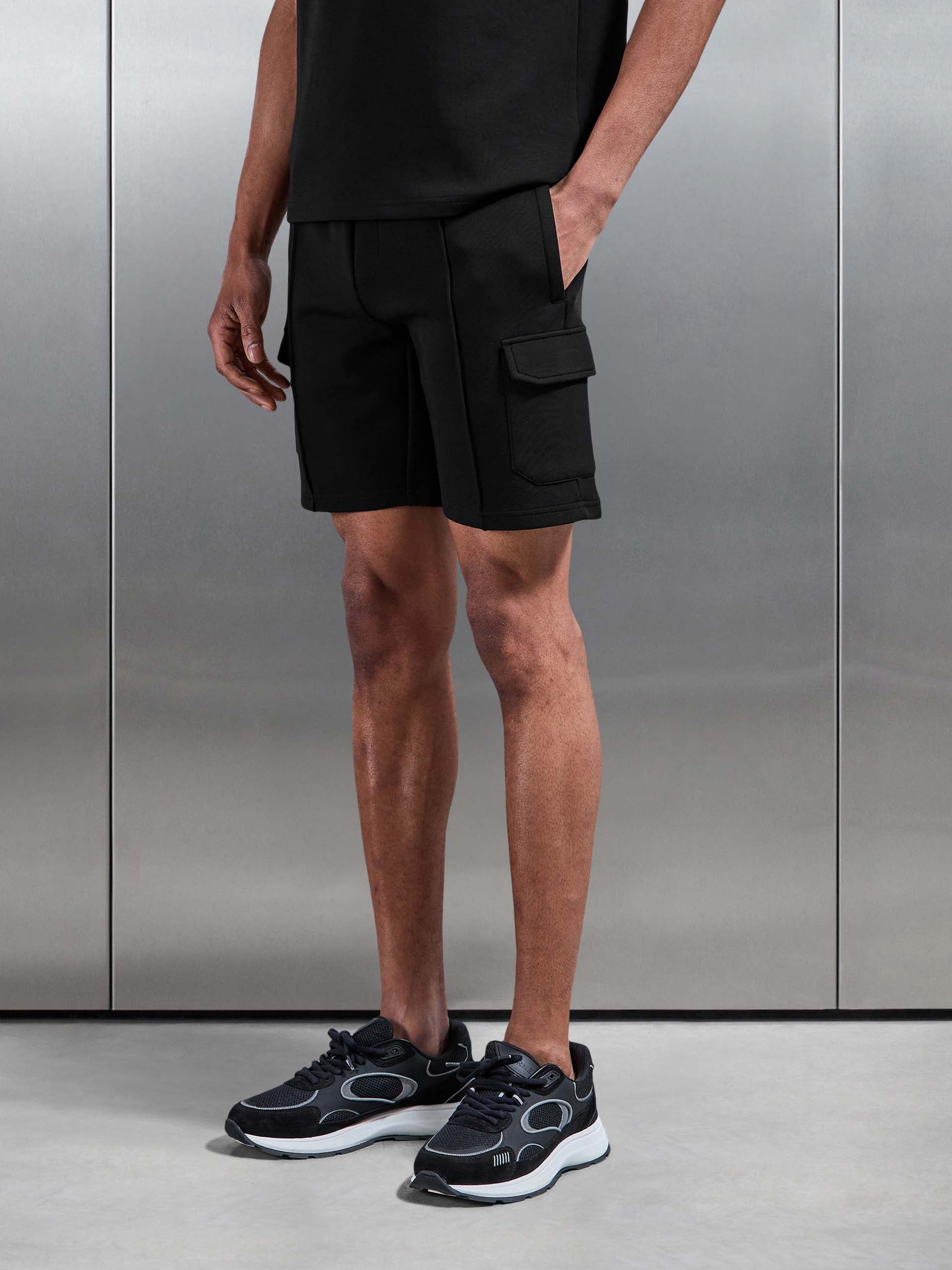 Everyday Luxe Cargo Short in Black