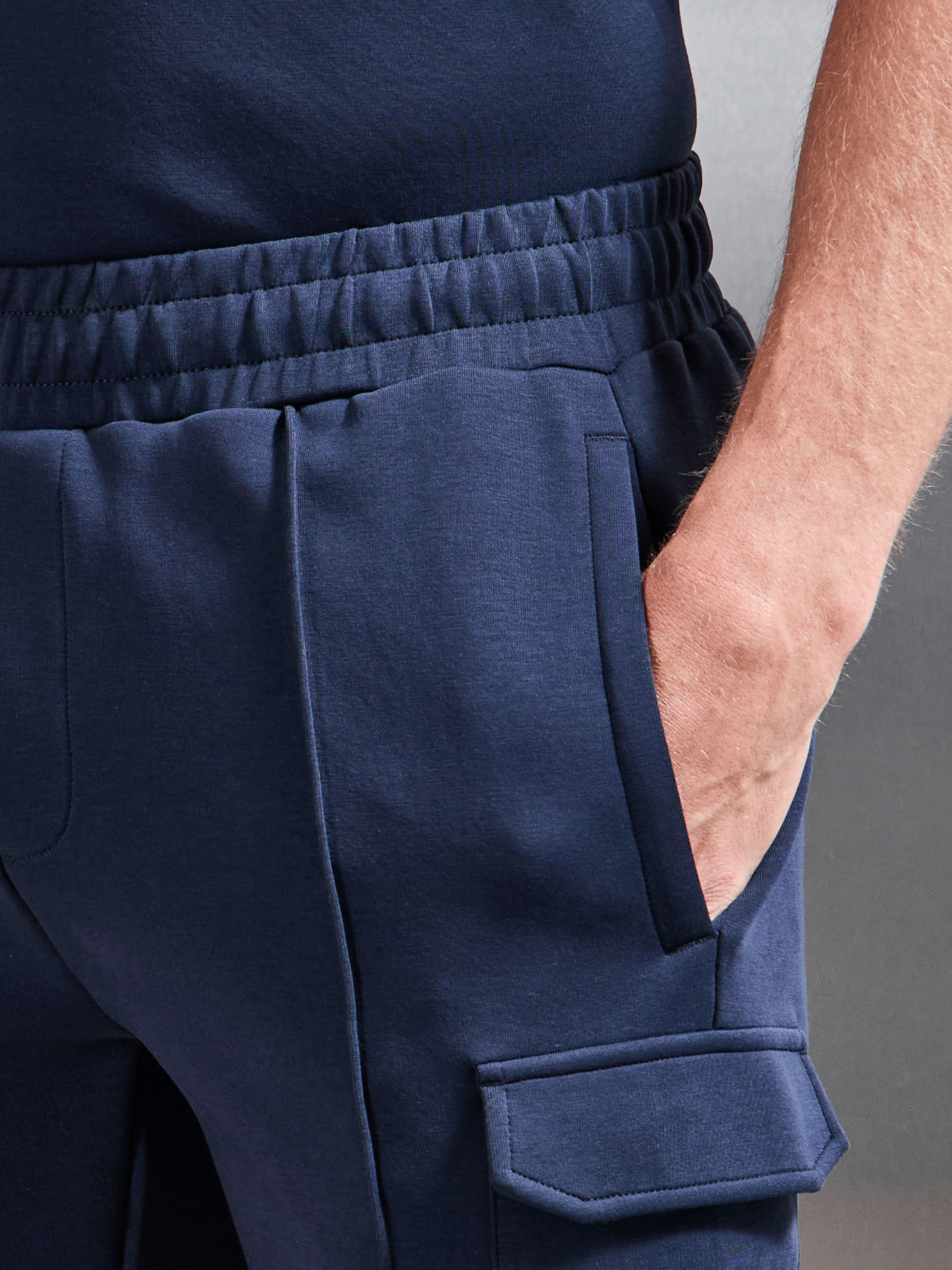 Everyday Luxe Cargo Short in Navy