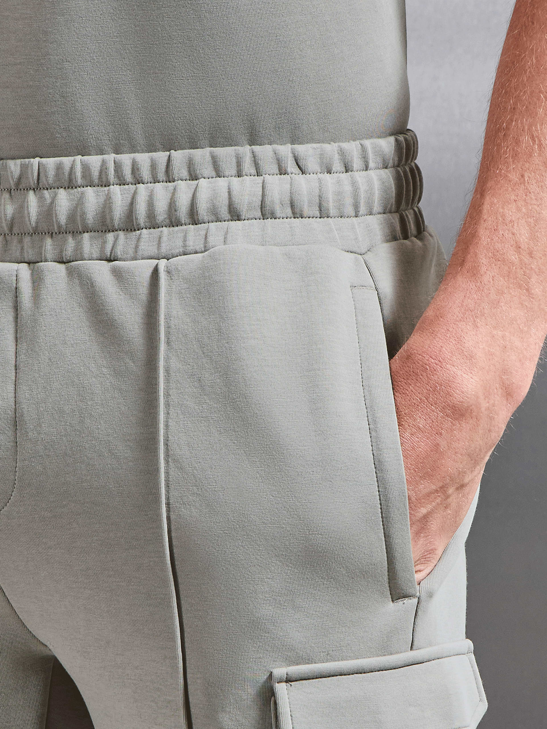 Everyday Luxe Cargo Short in Stone