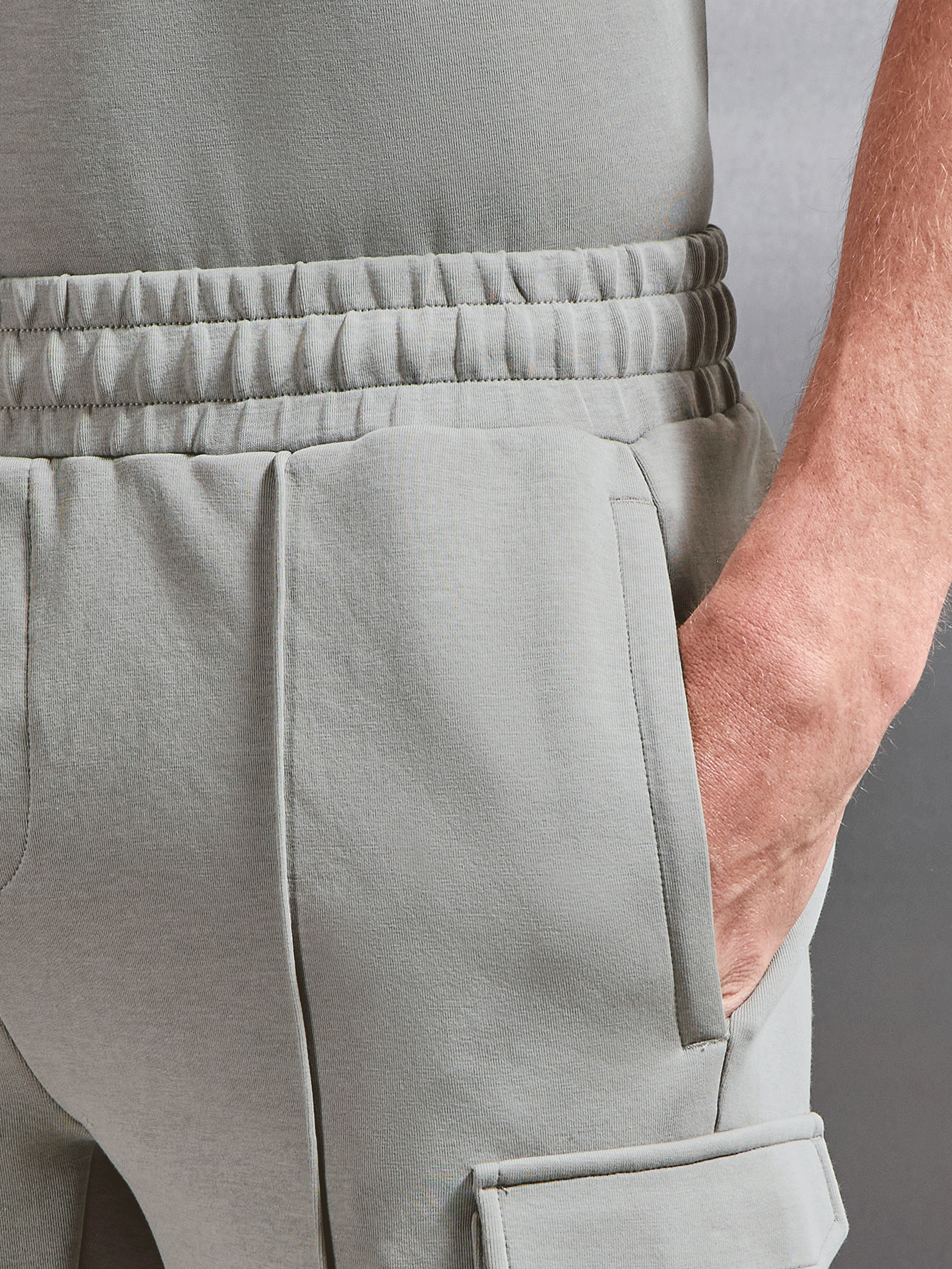 Everyday Luxe Cargo Short in Stone