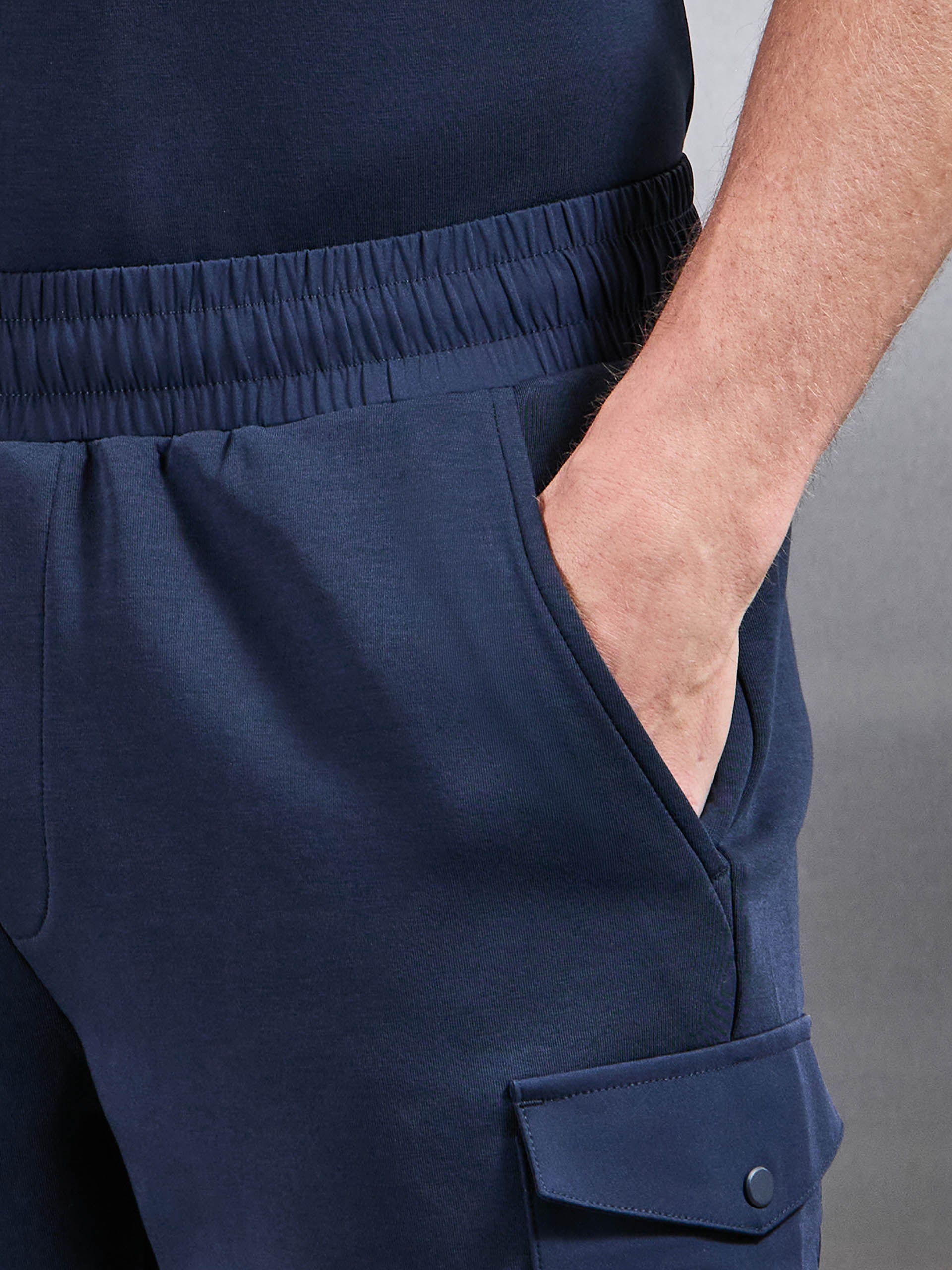 Everyday Luxe Hybrid Cargo Short in Navy