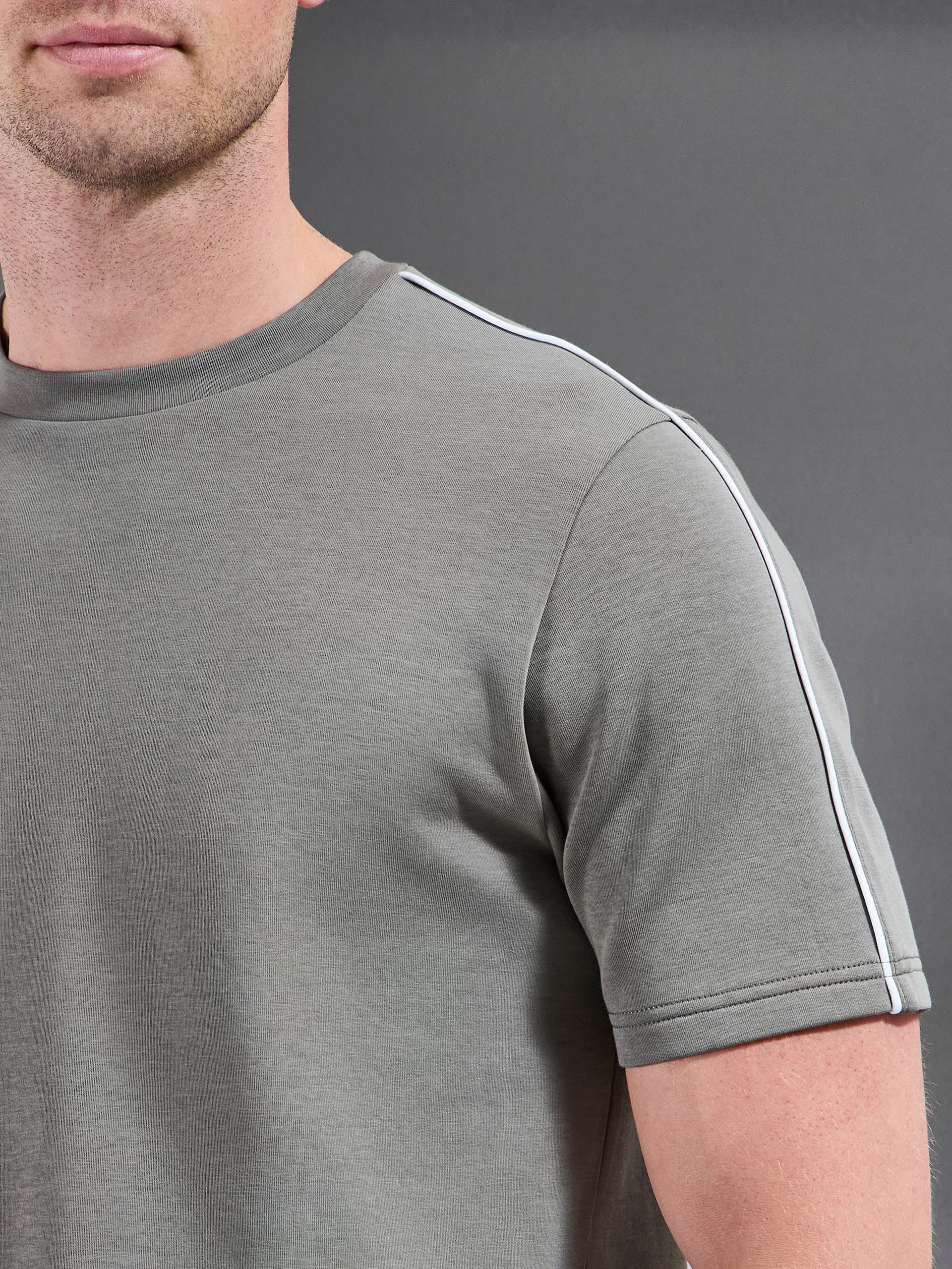 Everyday Luxe Piping T-Shirt in Olive