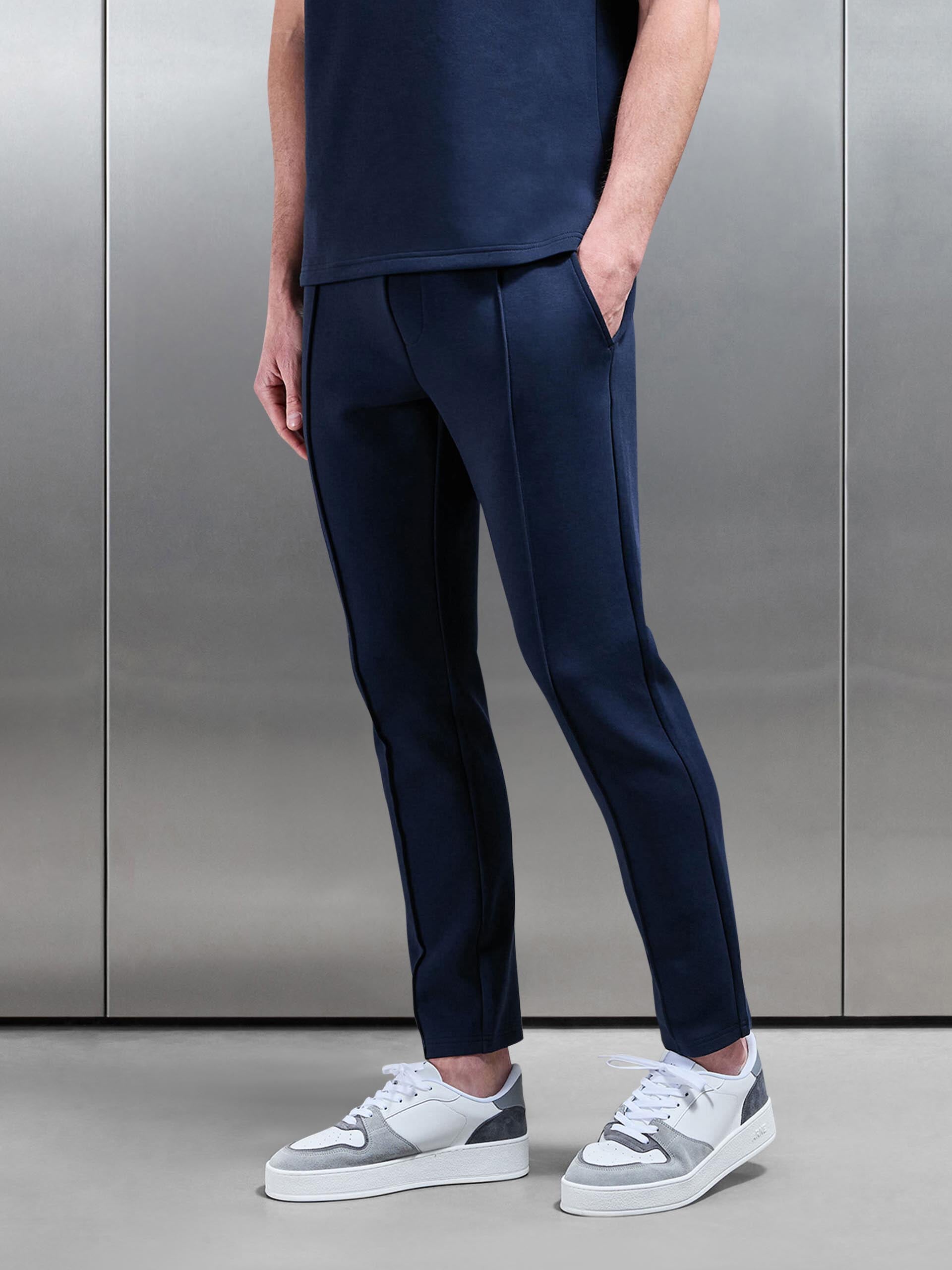 Everyday Luxe Slim Fit Jogger in Navy