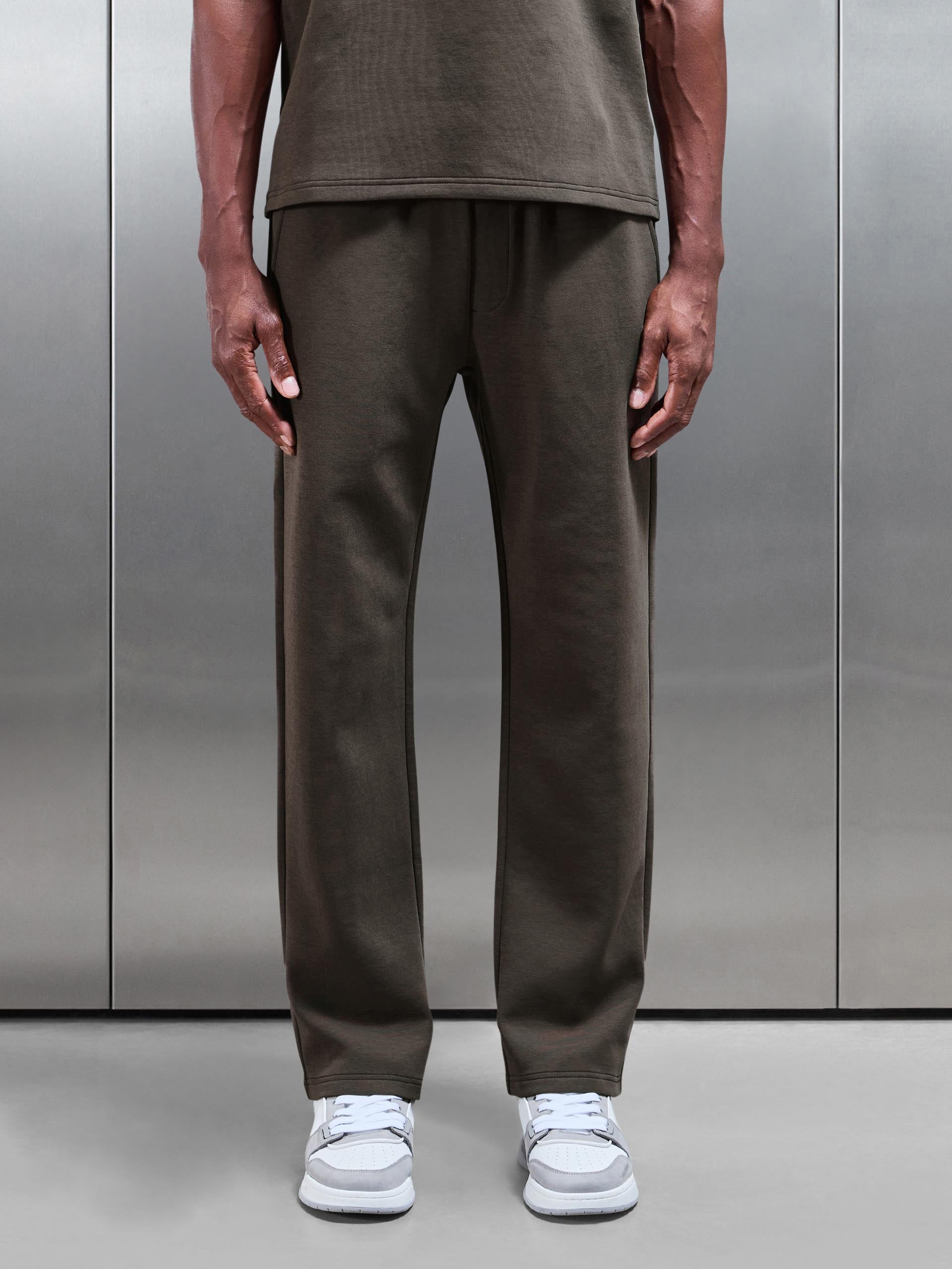 Everyday Luxe Straight Leg Jogger in Brown