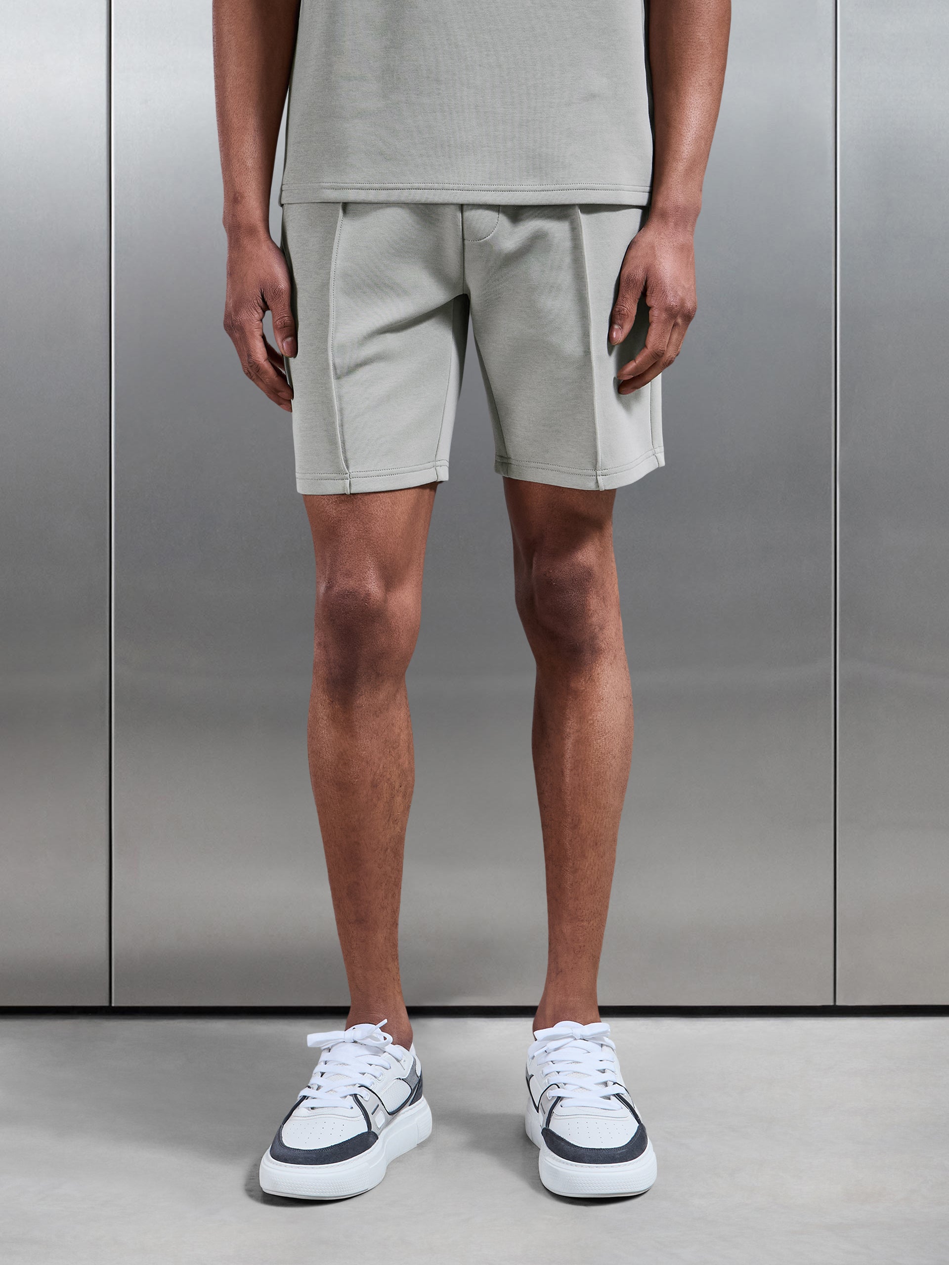 Everyday Luxe Short in Stone