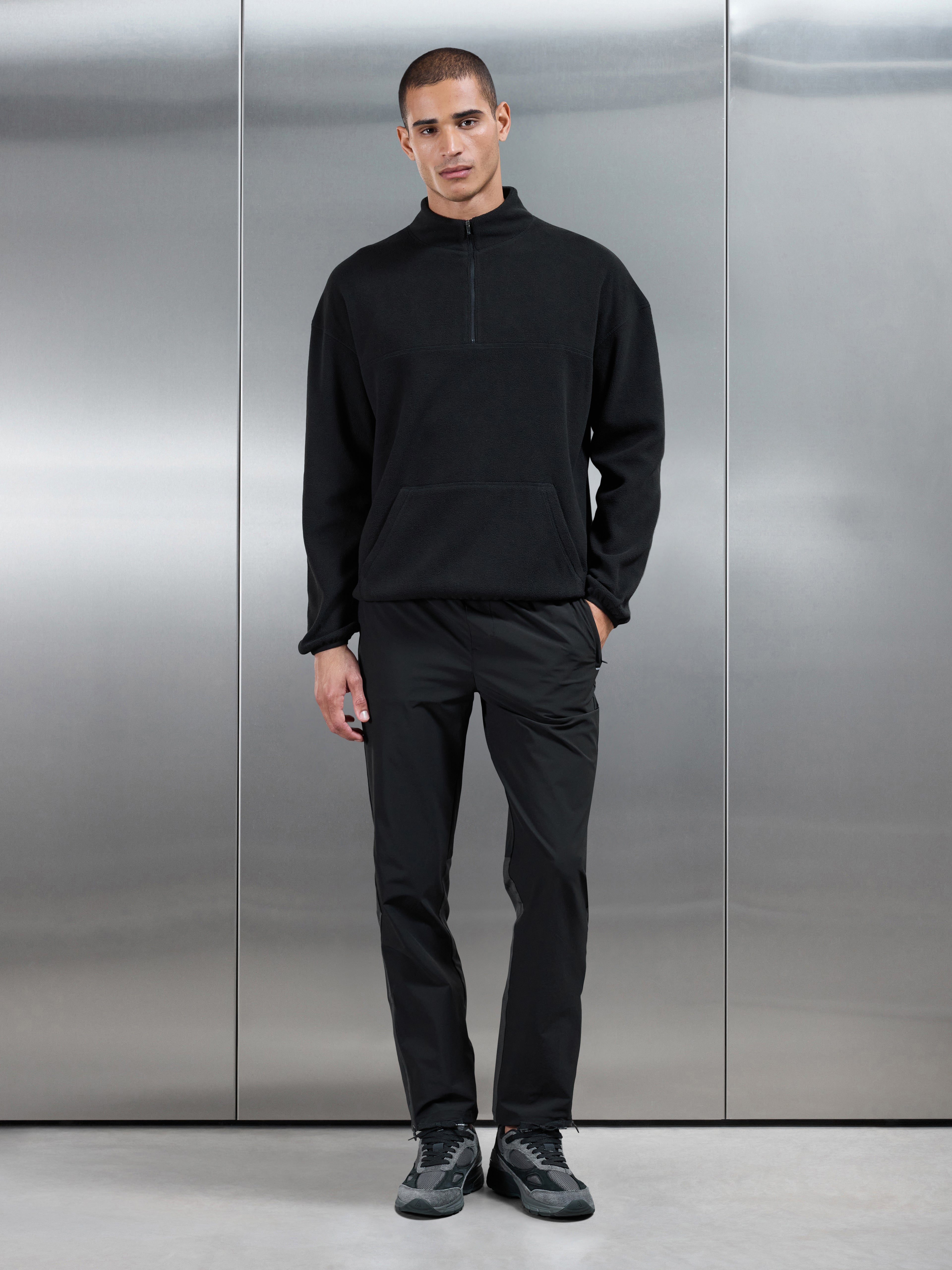 Fleece Relaxed Fit Half Zip in Black