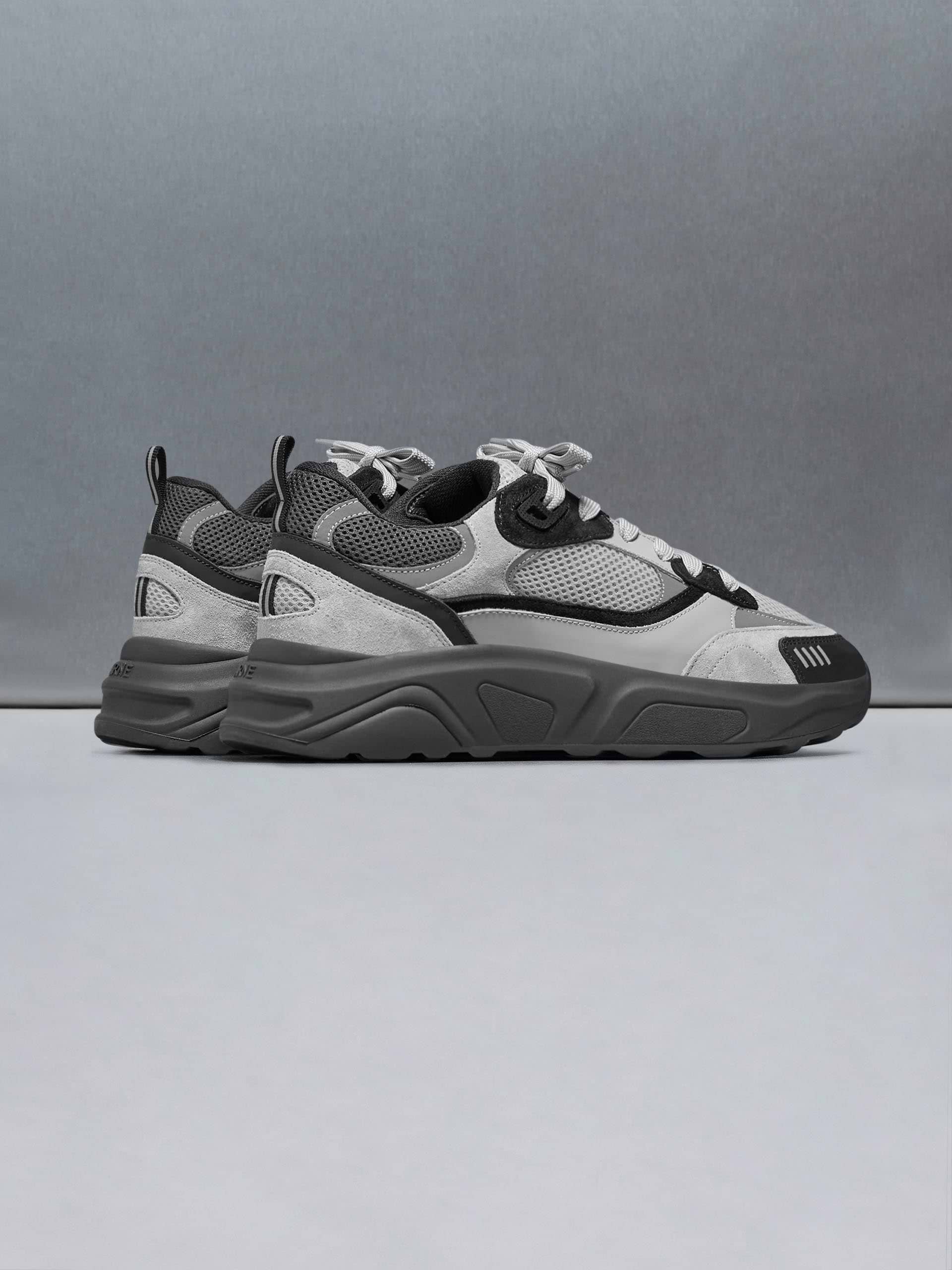 Flow Runner in Midnight Grey