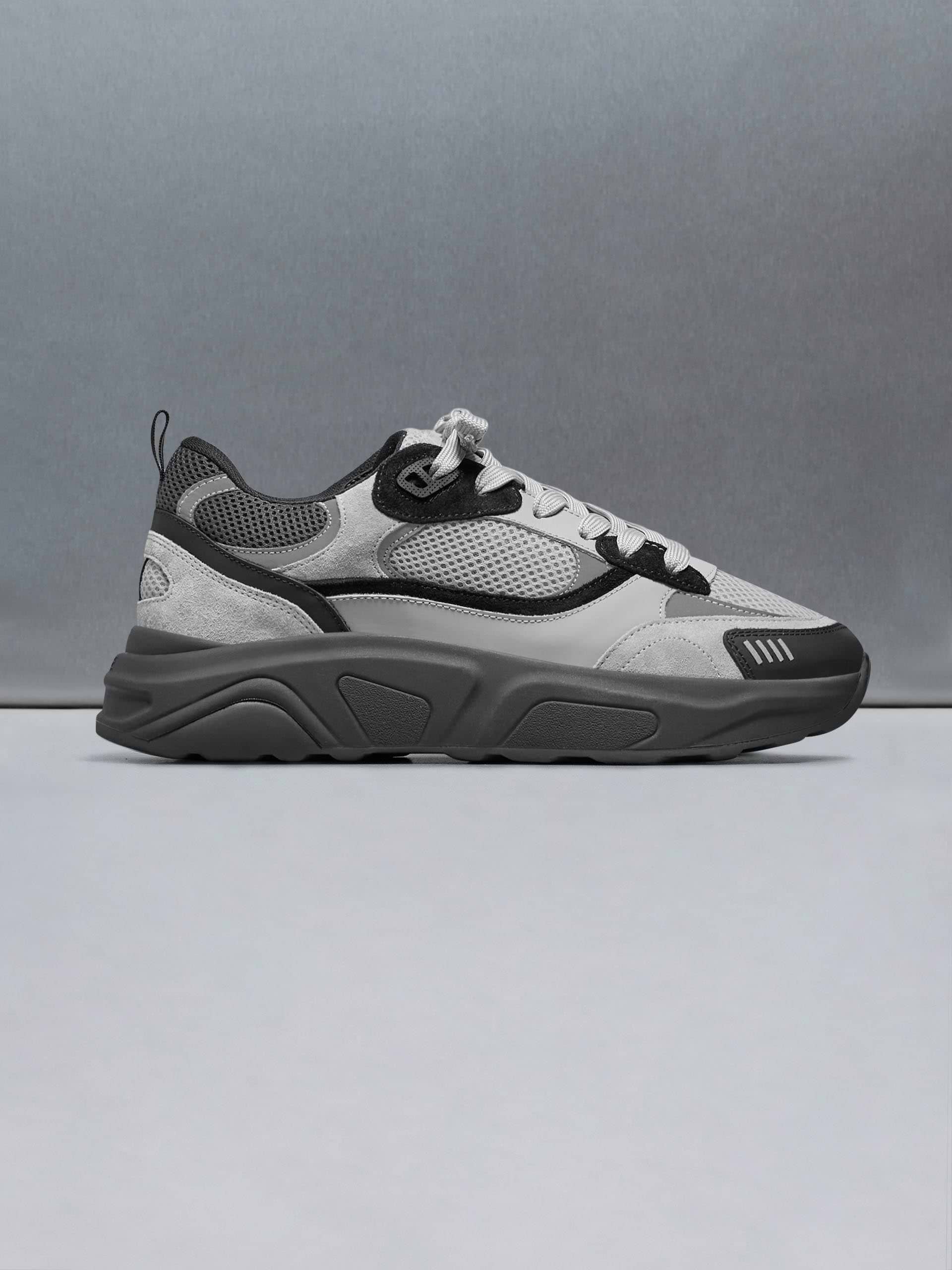 Flow Runner in Midnight Grey