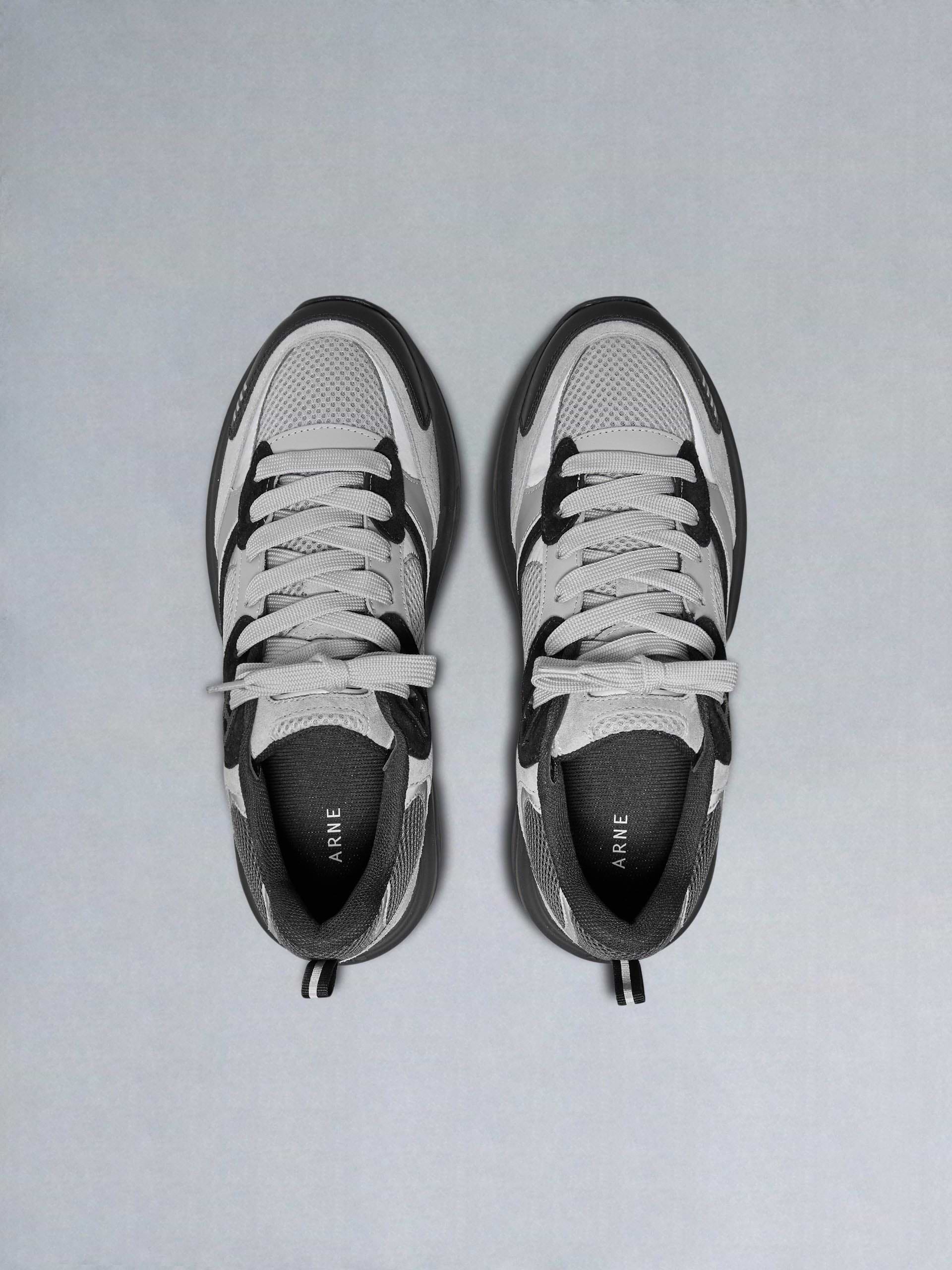 Flow Runner in Midnight Grey