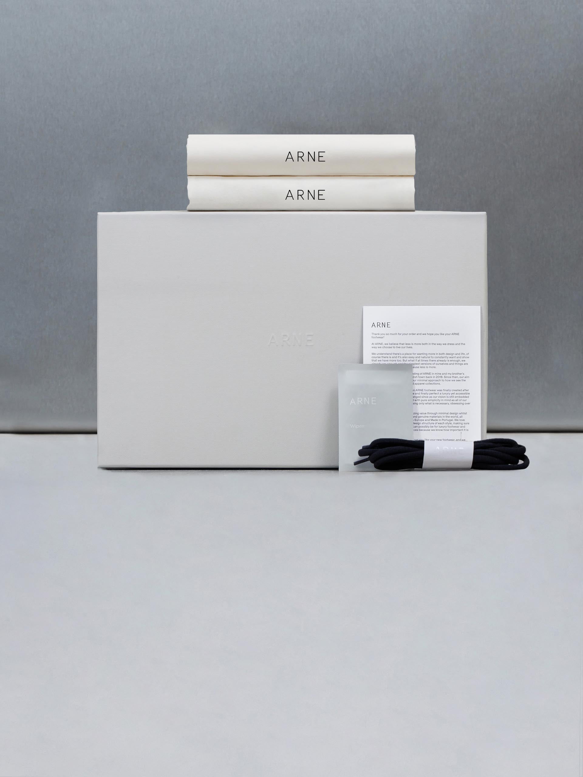 Circuit Trainer in Black