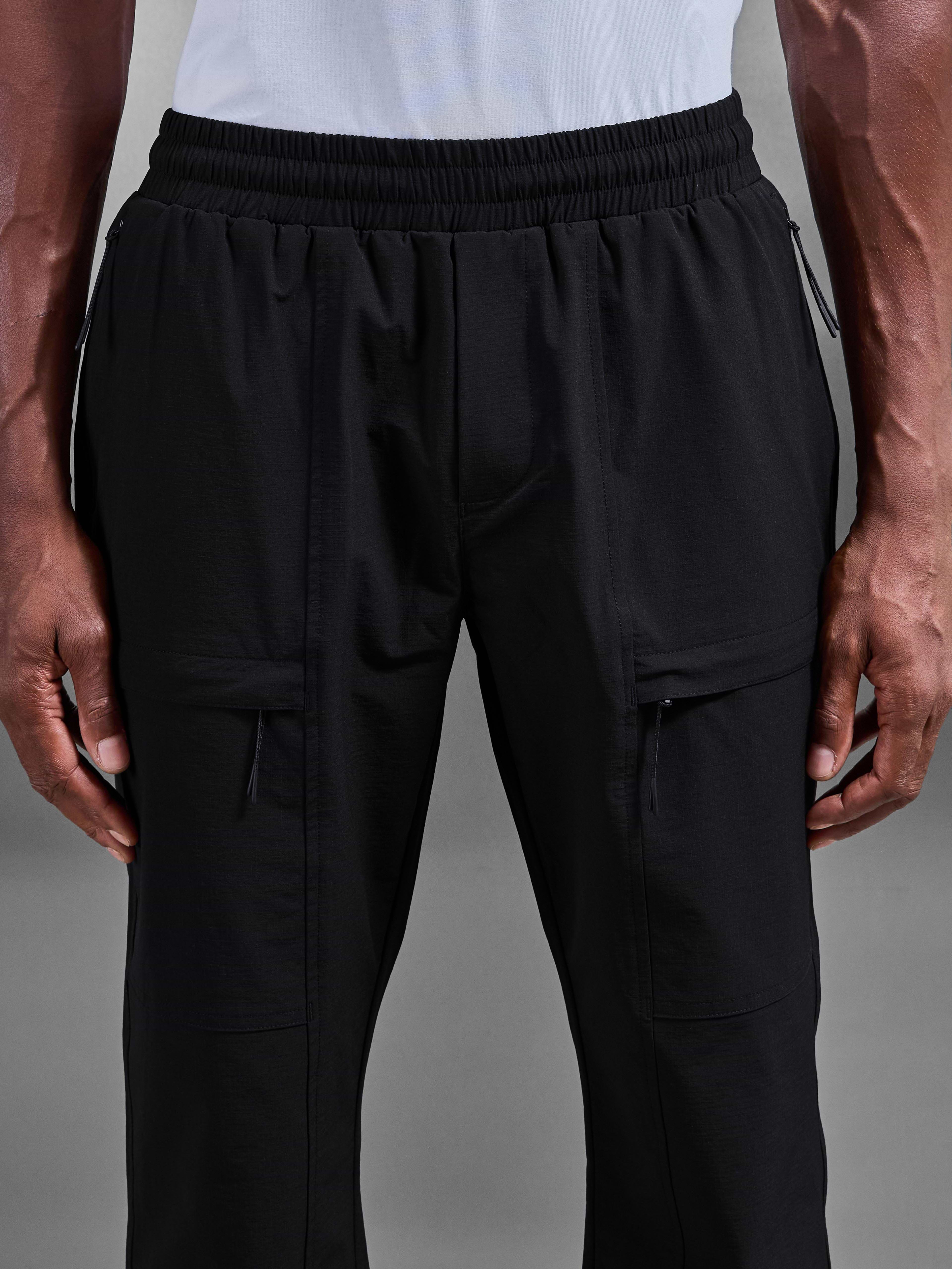 Front Pocket Technical Cargo Pant in Black