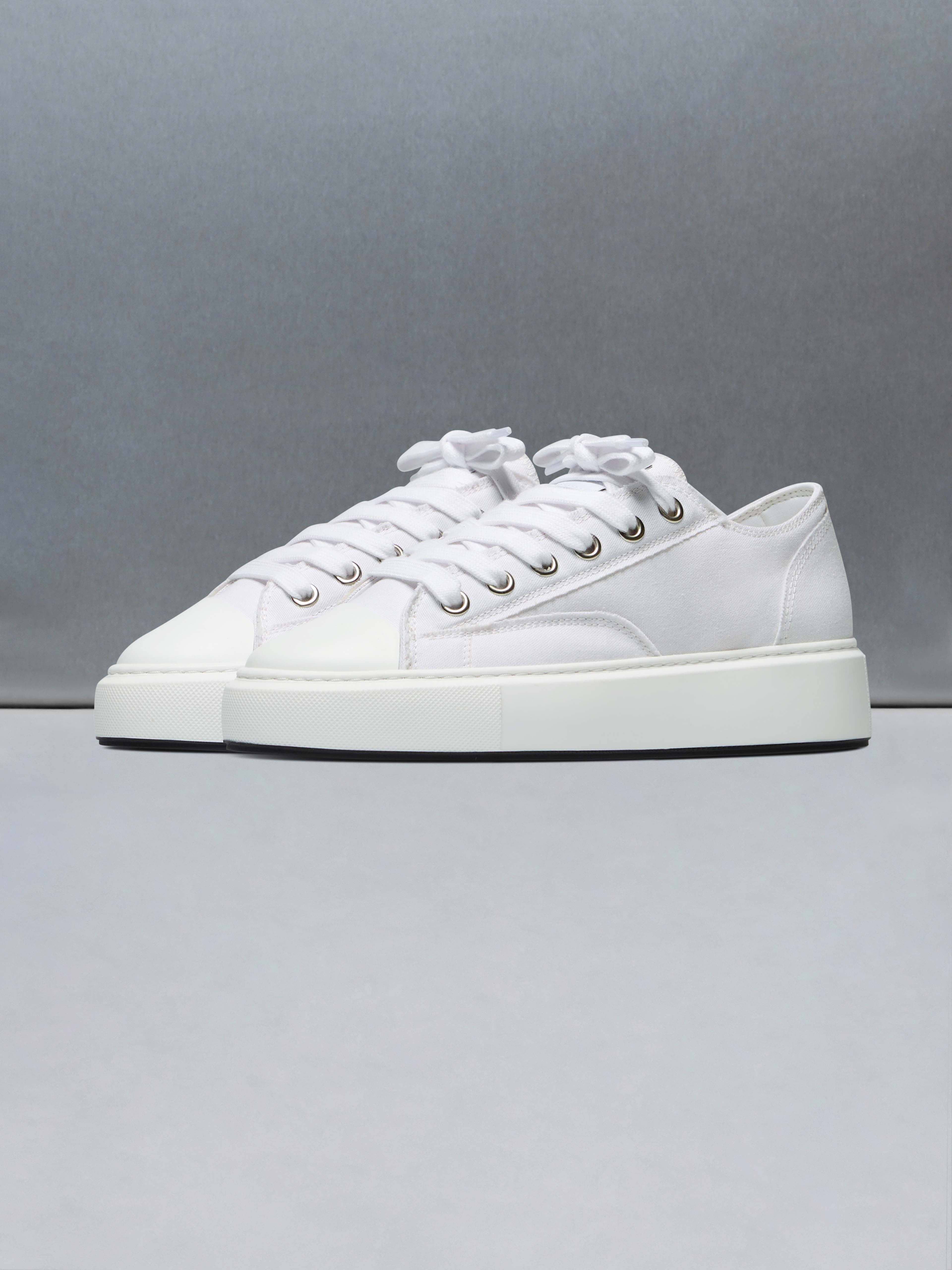 Homerun in Triple White