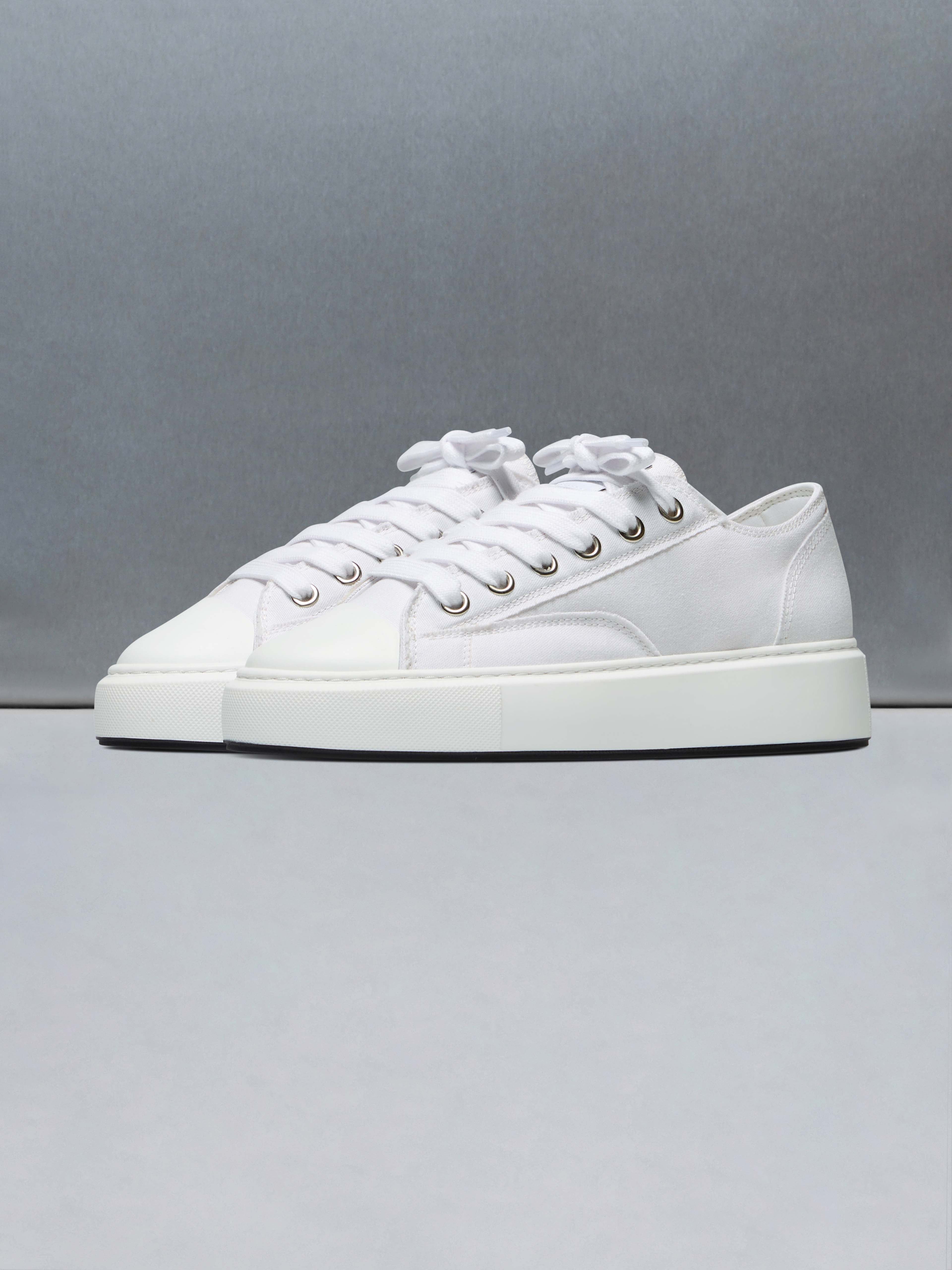 Homerun in Triple White