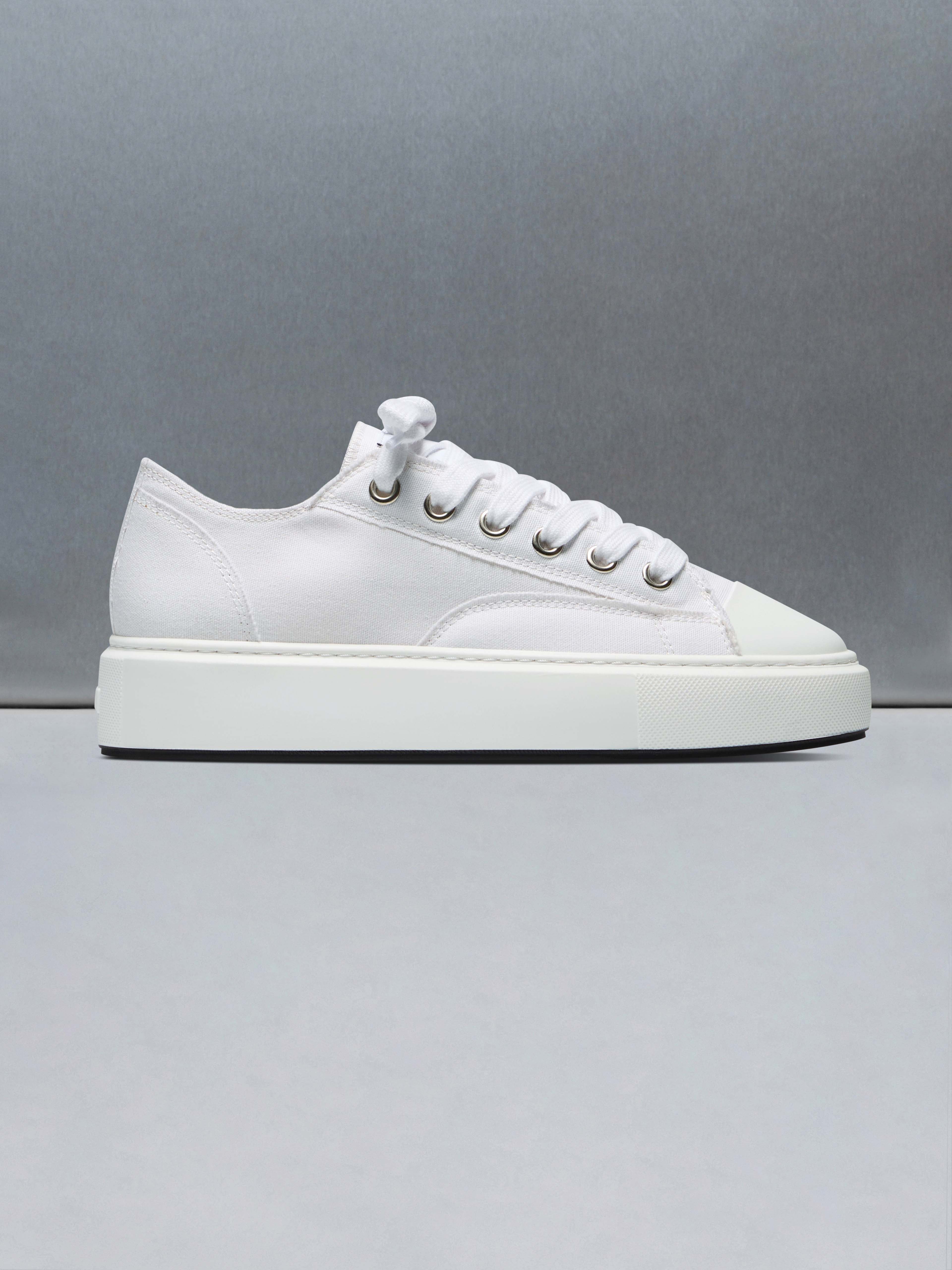 Homerun in Triple White