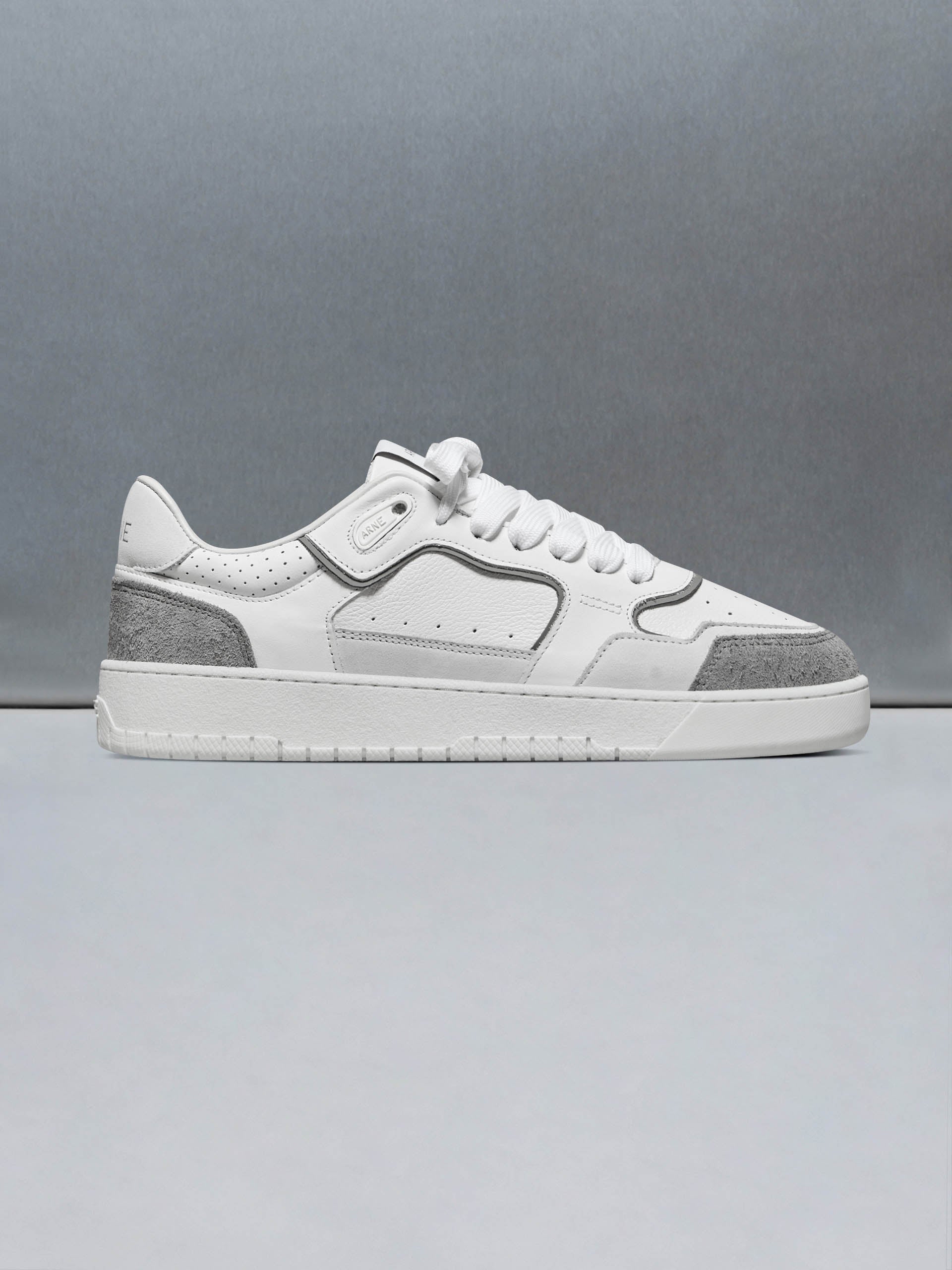 Hoop Trainer in White Grey