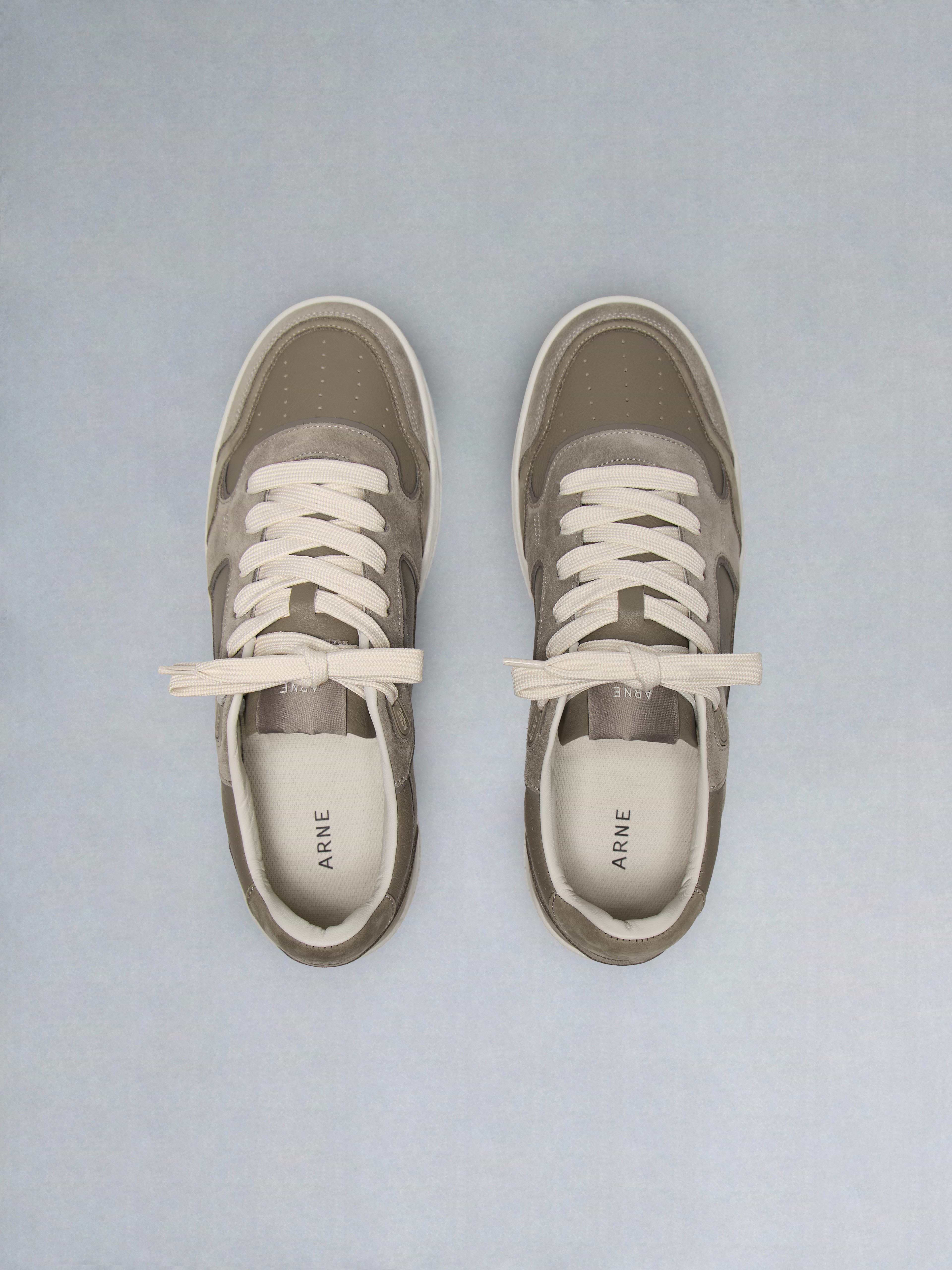 Hoop Trainer in Taupe Off White