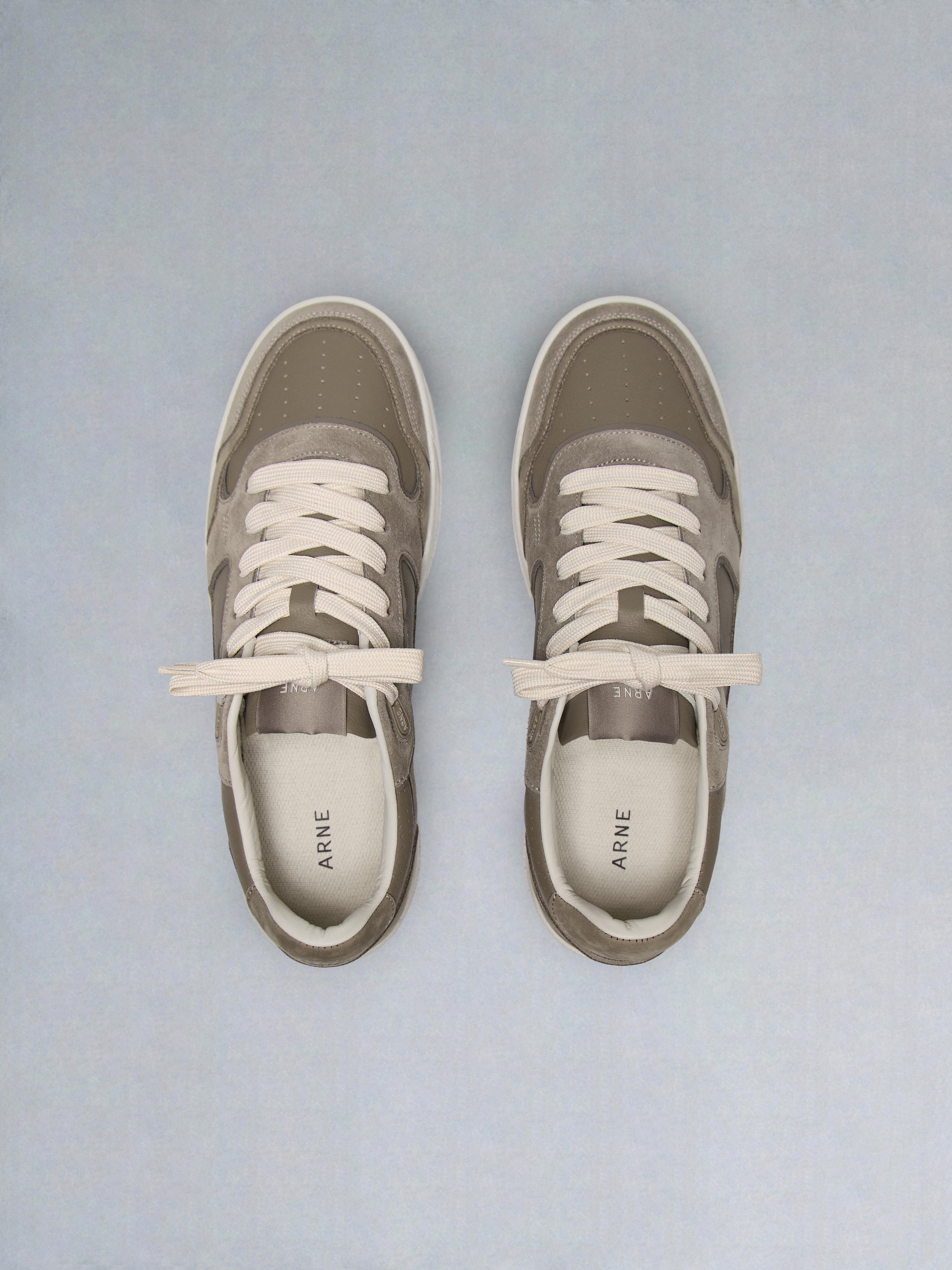 Hoop Trainer in Taupe Off White