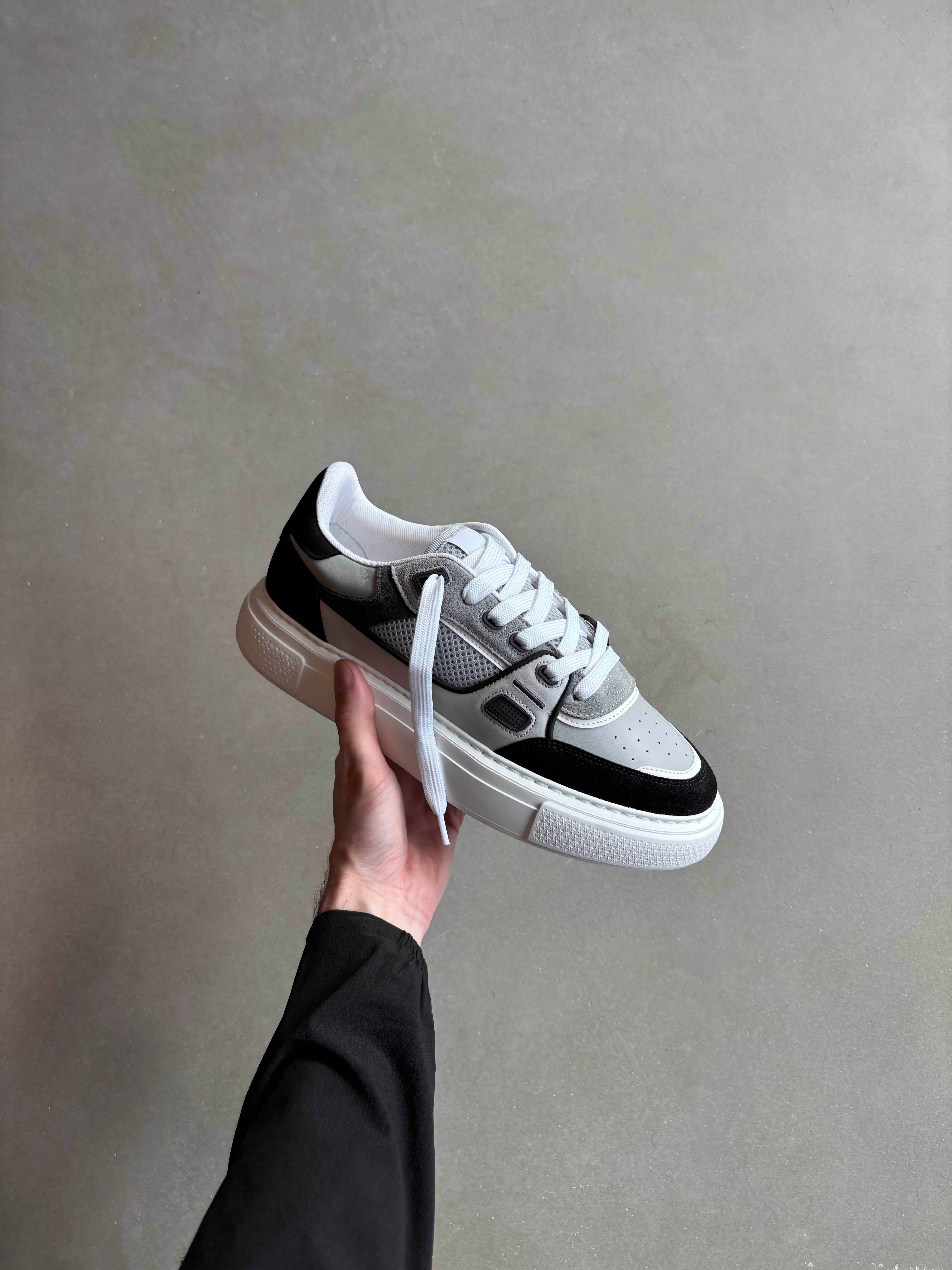 Atlas Trainer in Grey Black