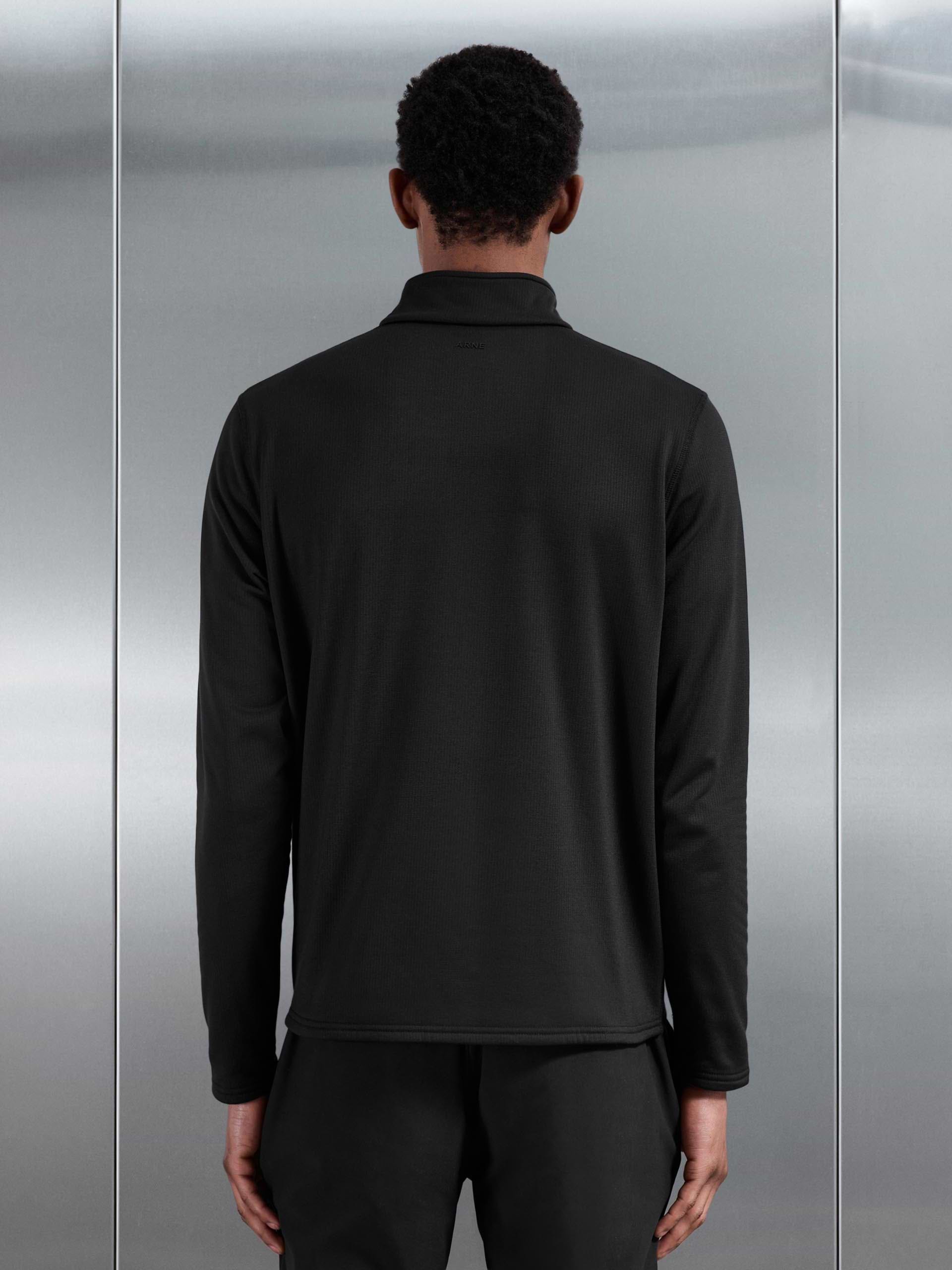 Insulating Golf Mid Layer in Black