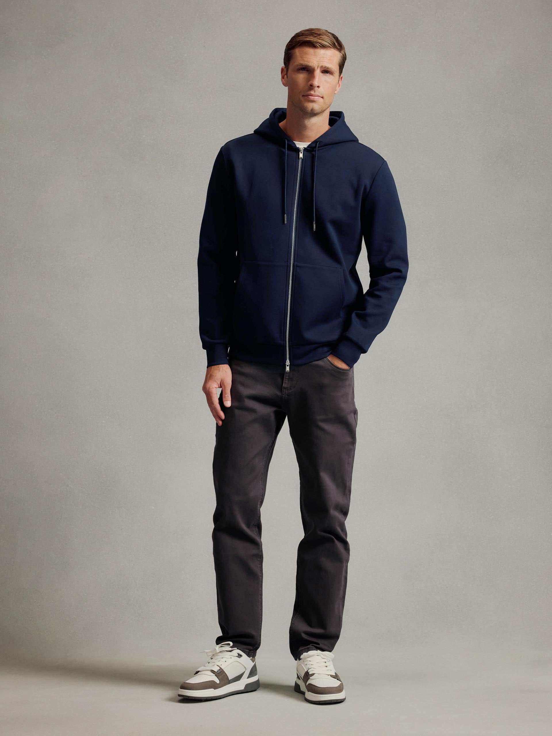 Straight Leg Denim Jeans in Grey