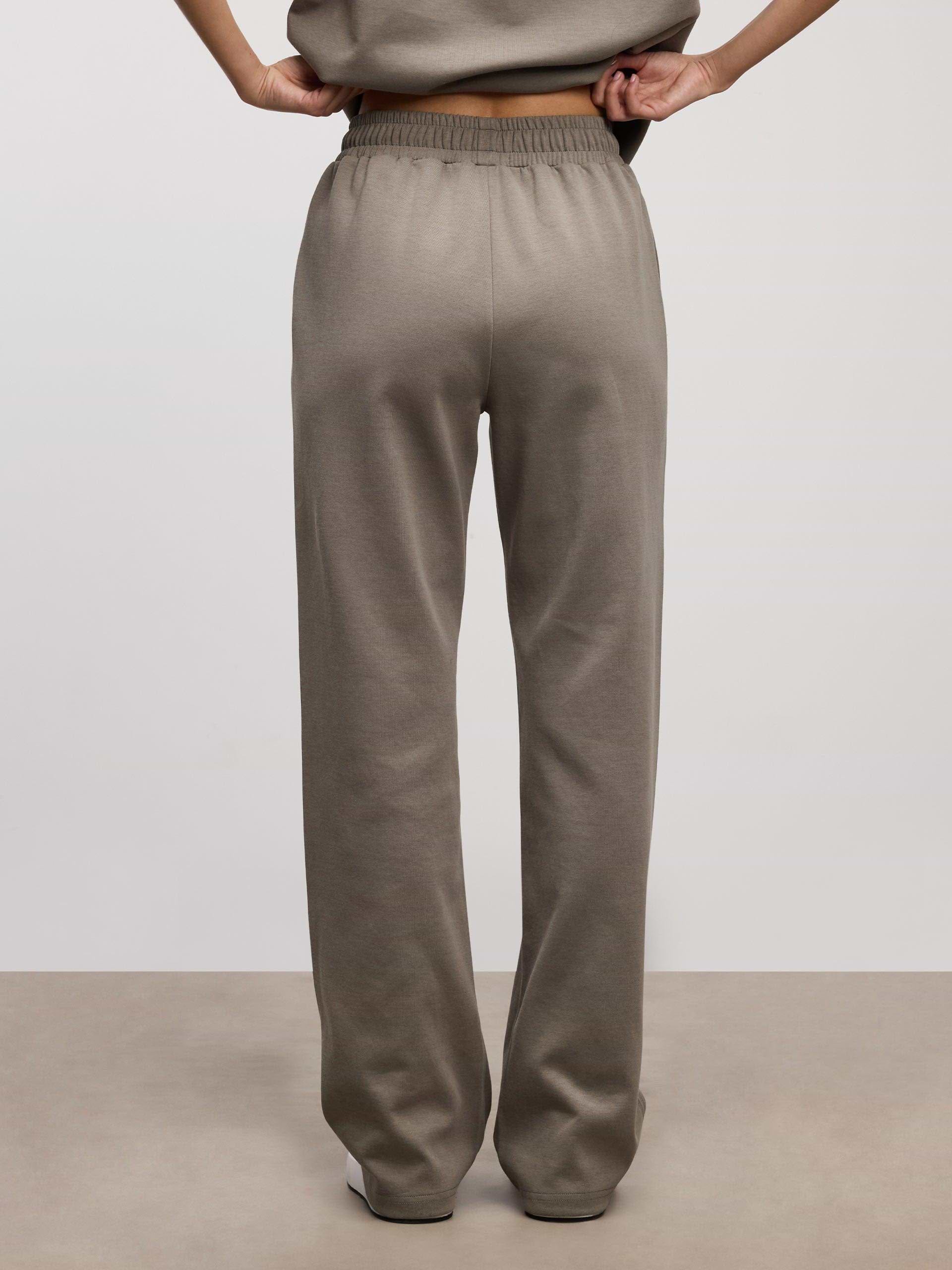 Womens Interlock Straight Leg Jogger in Olive