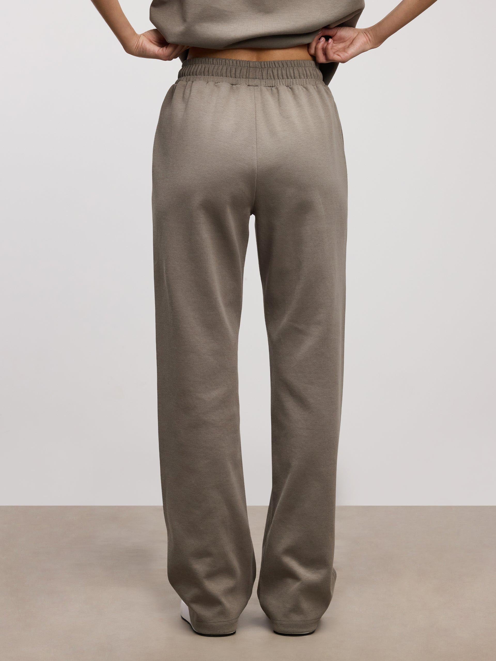 Womens Interlock Straight Leg Jogger in Olive