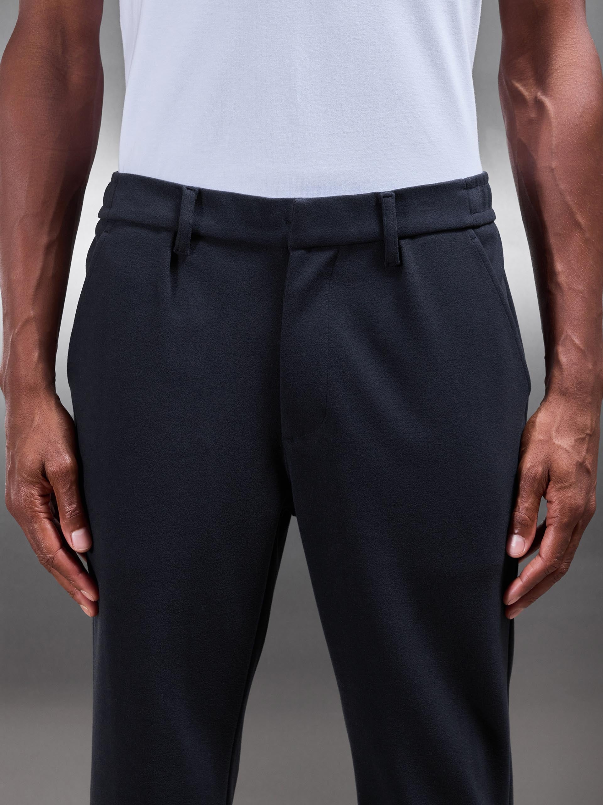 Knitted Tailored Jogger in Navy