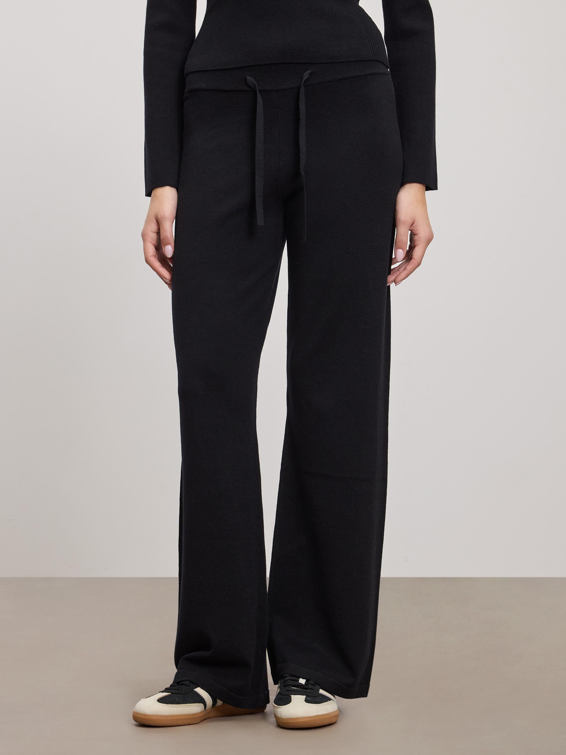 Womens Light Knit Straight Leg Jogger in Black