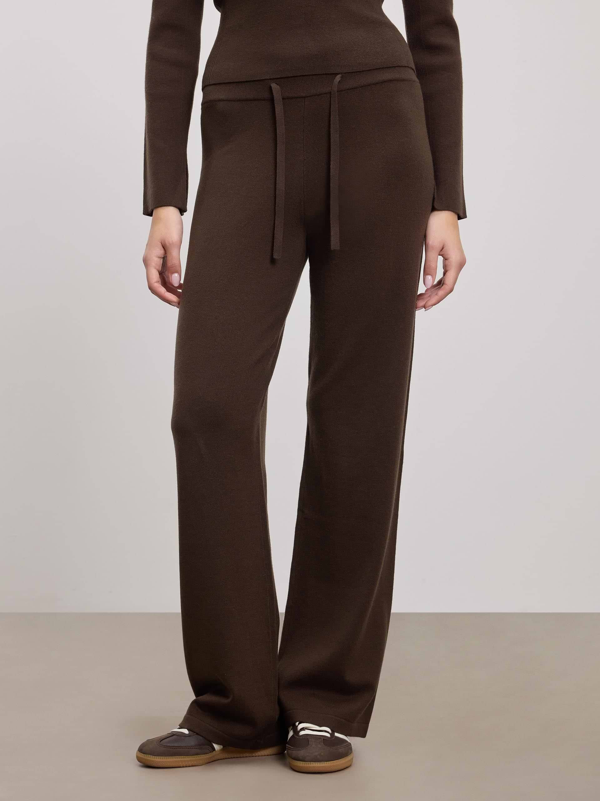 Womens Light Knit Straight Leg Jogger in Brown