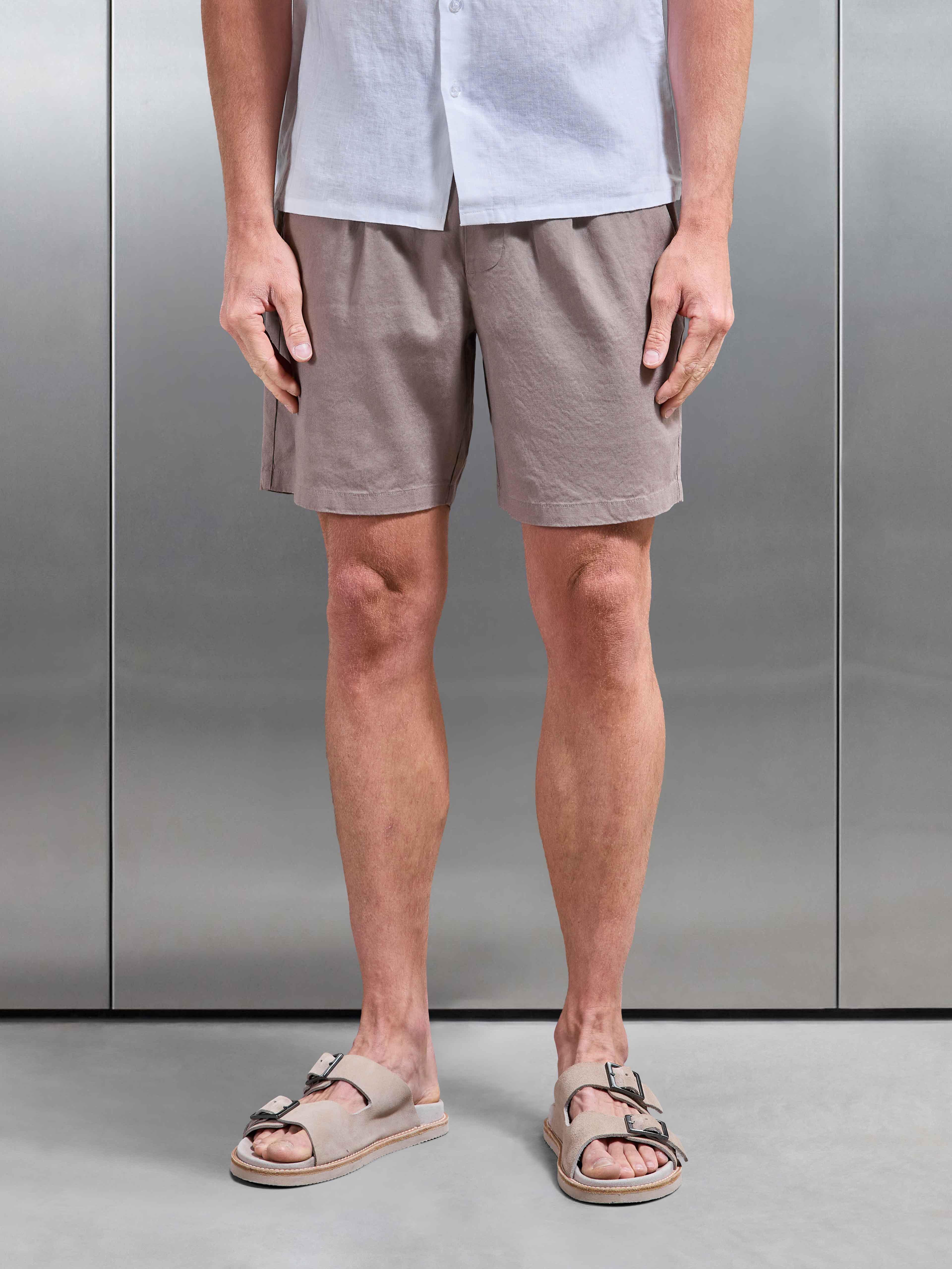 Linen Drawstring Short in Taupe