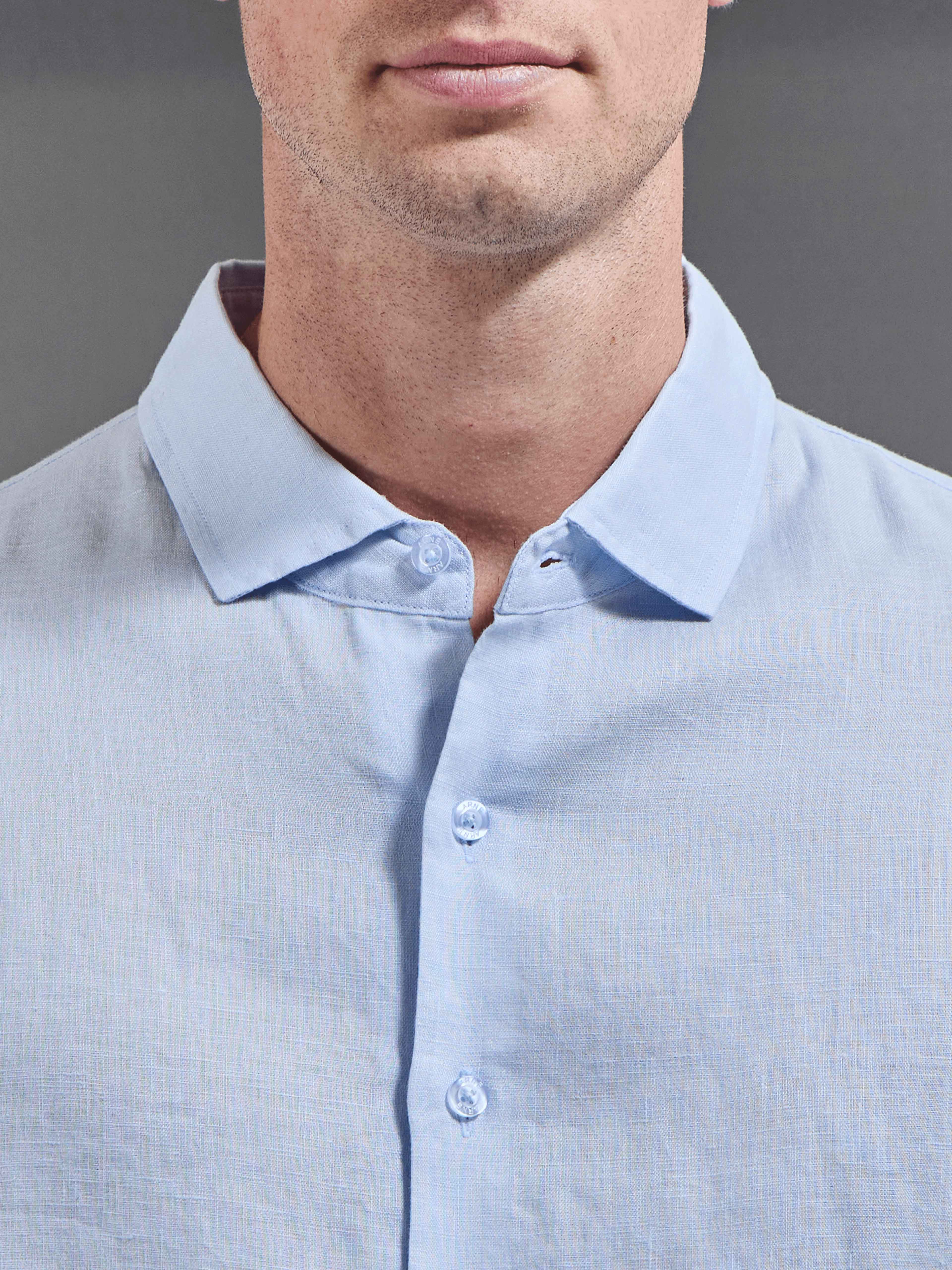 Linen Long Sleeve Cutaway Collar Shirt in Light Blue