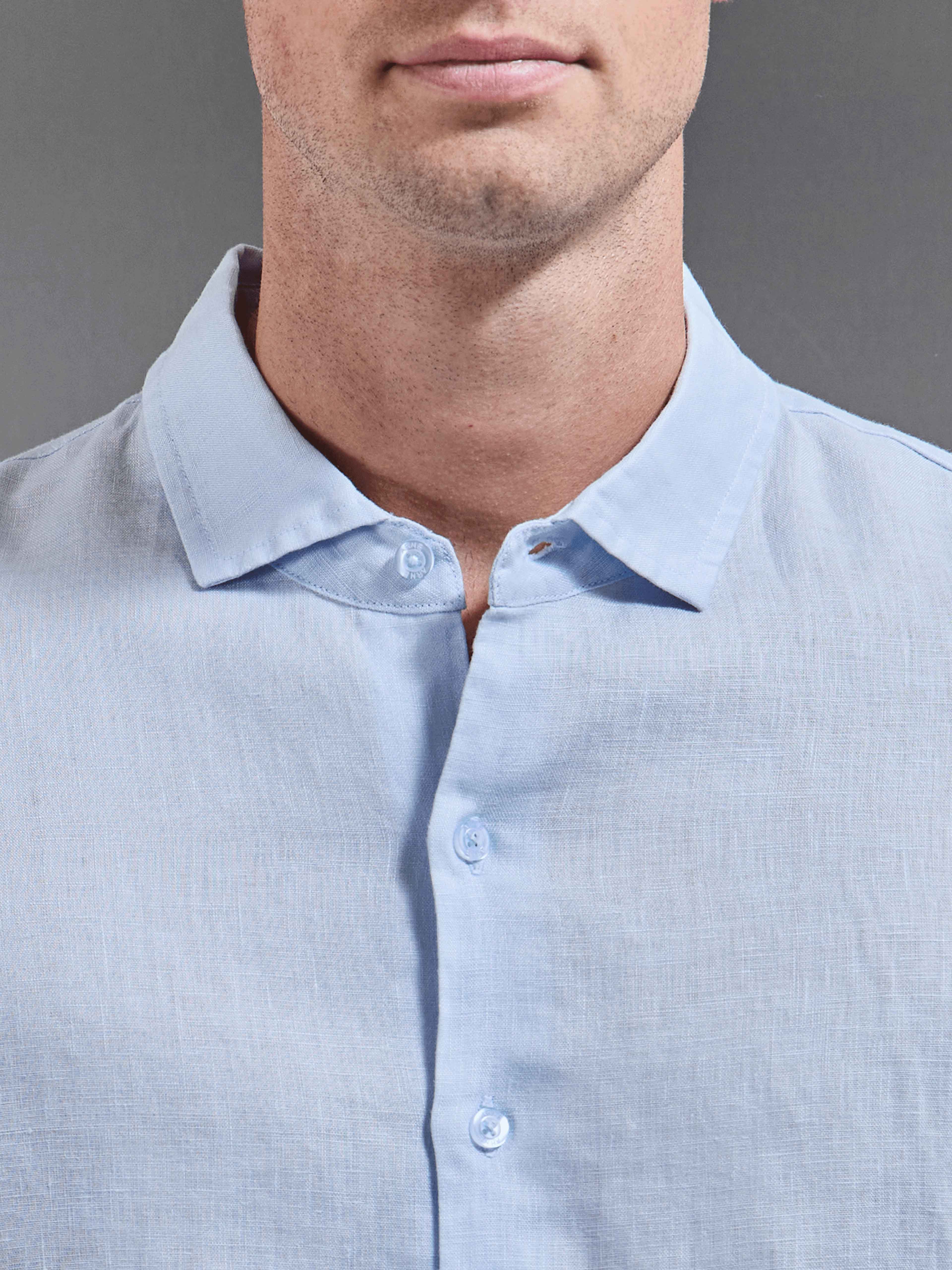Linen Short Sleeve Cutaway Collar Shirt in Light Blue