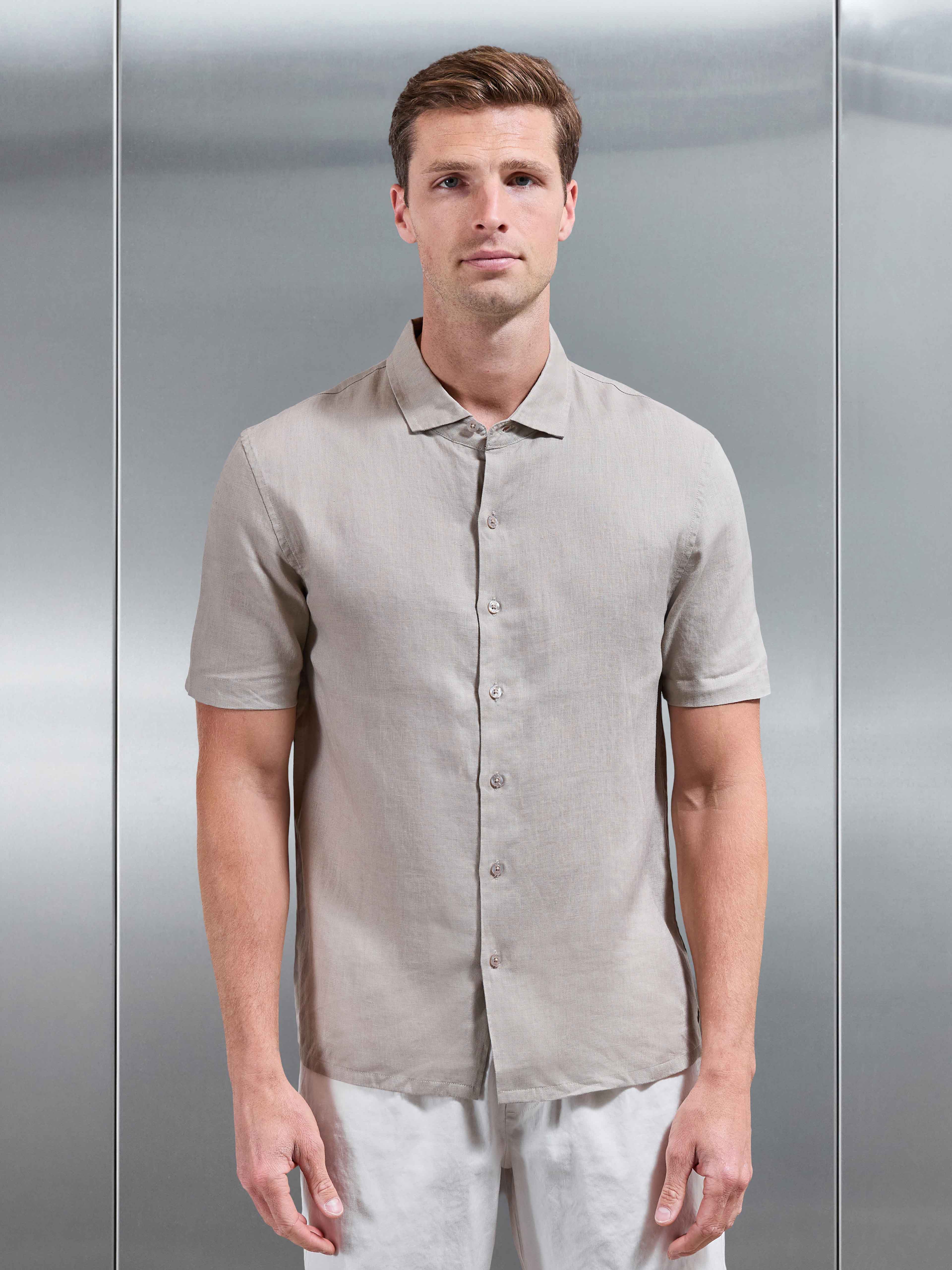 Linen Short Sleeve Cutaway Collar Shirt in Stone