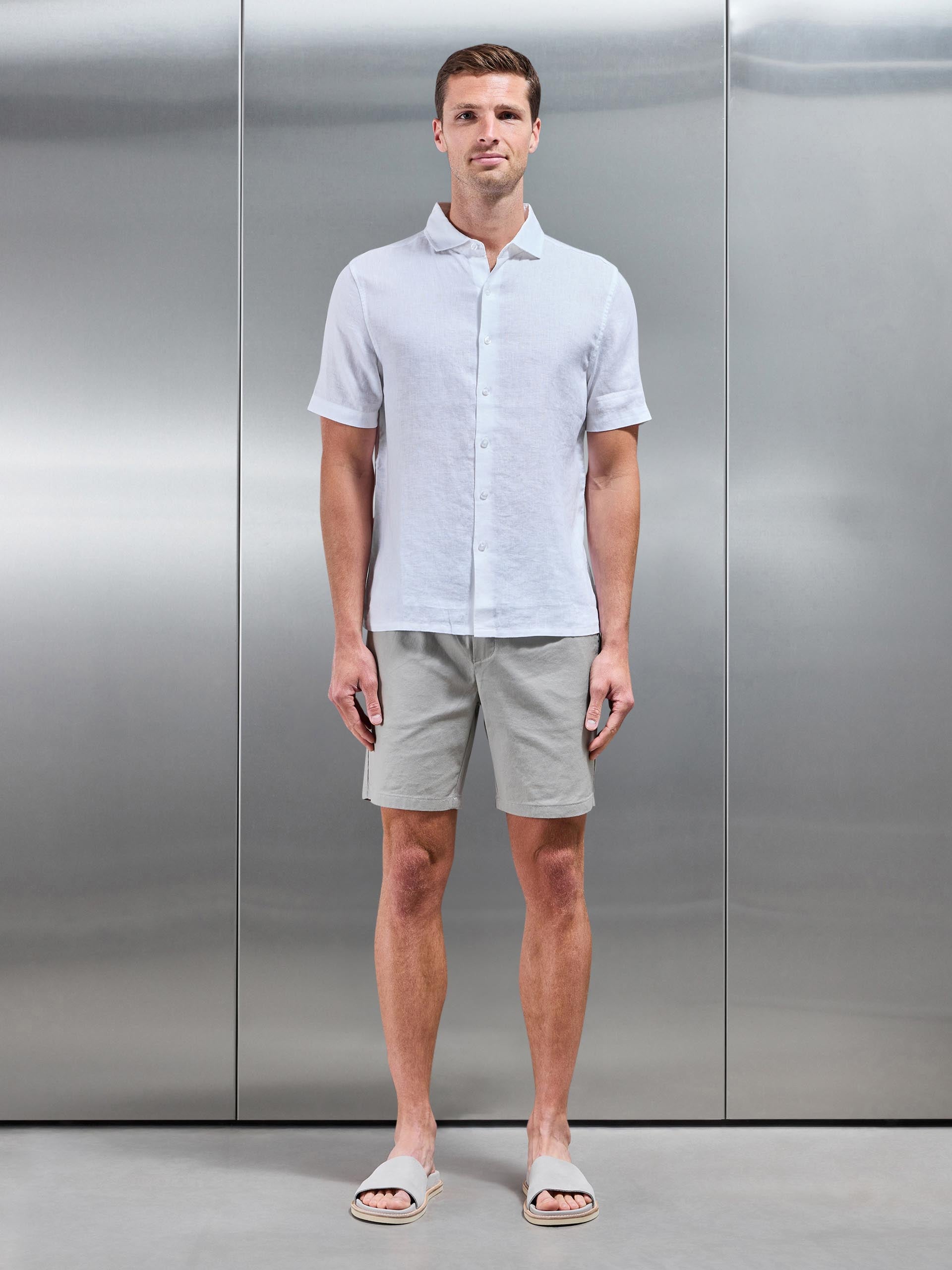Linen Tailored Short in Stone